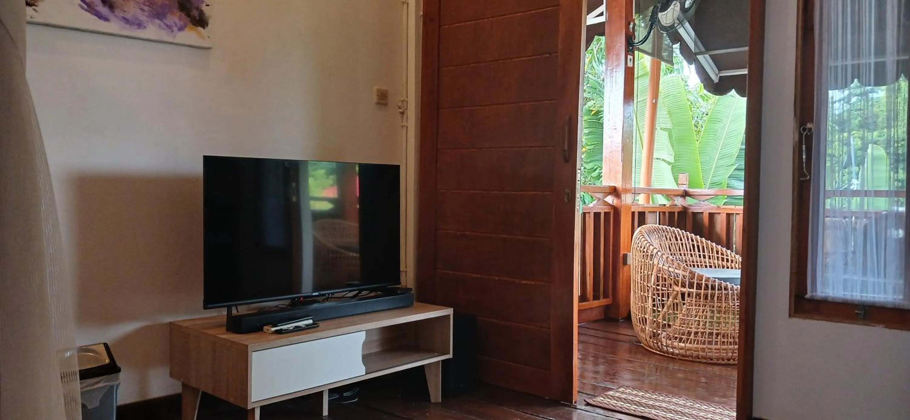 TV and multimedia in Dewi Sri Guesthouse