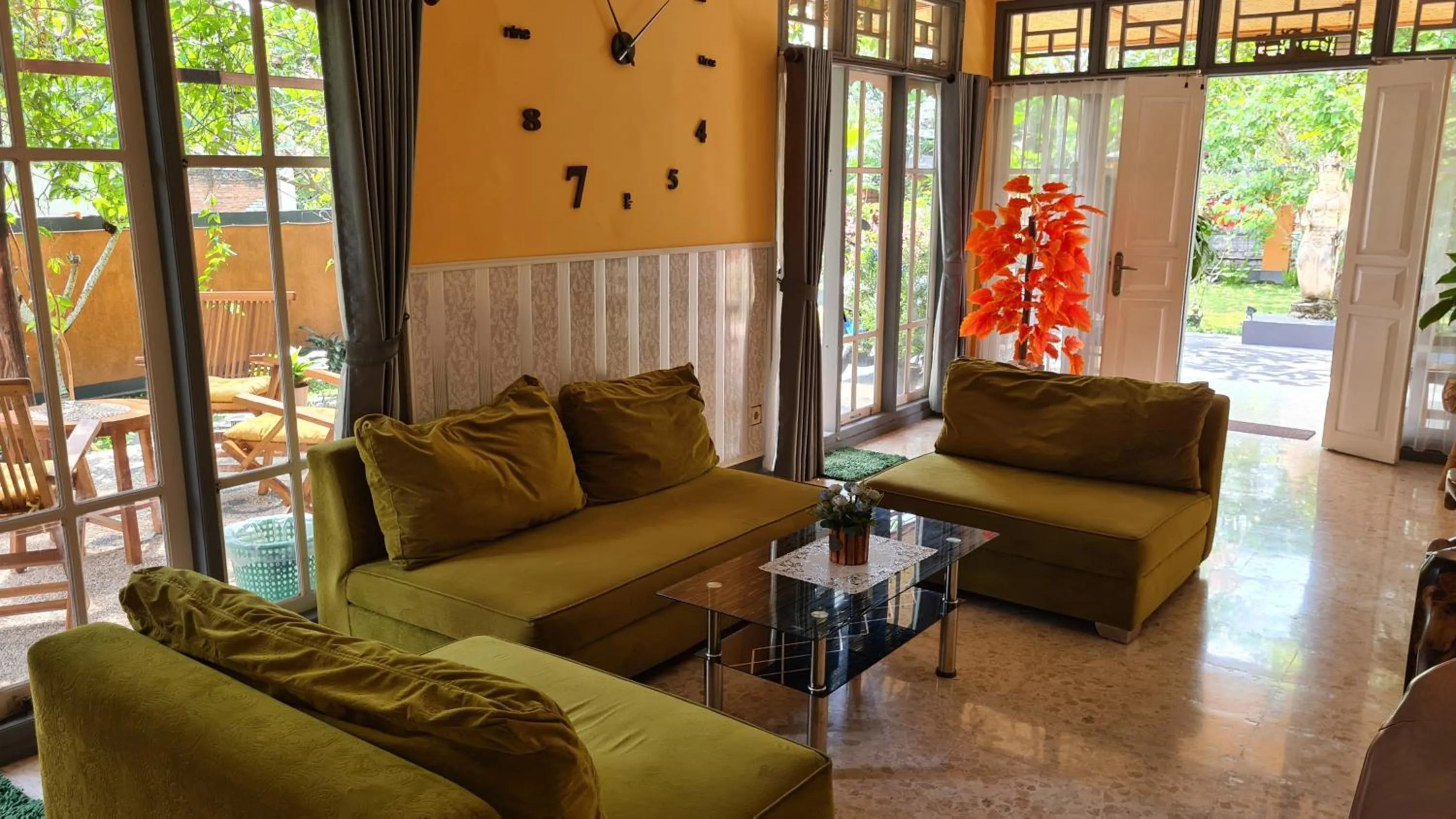 Living room in Dewi Sri Guesthouse