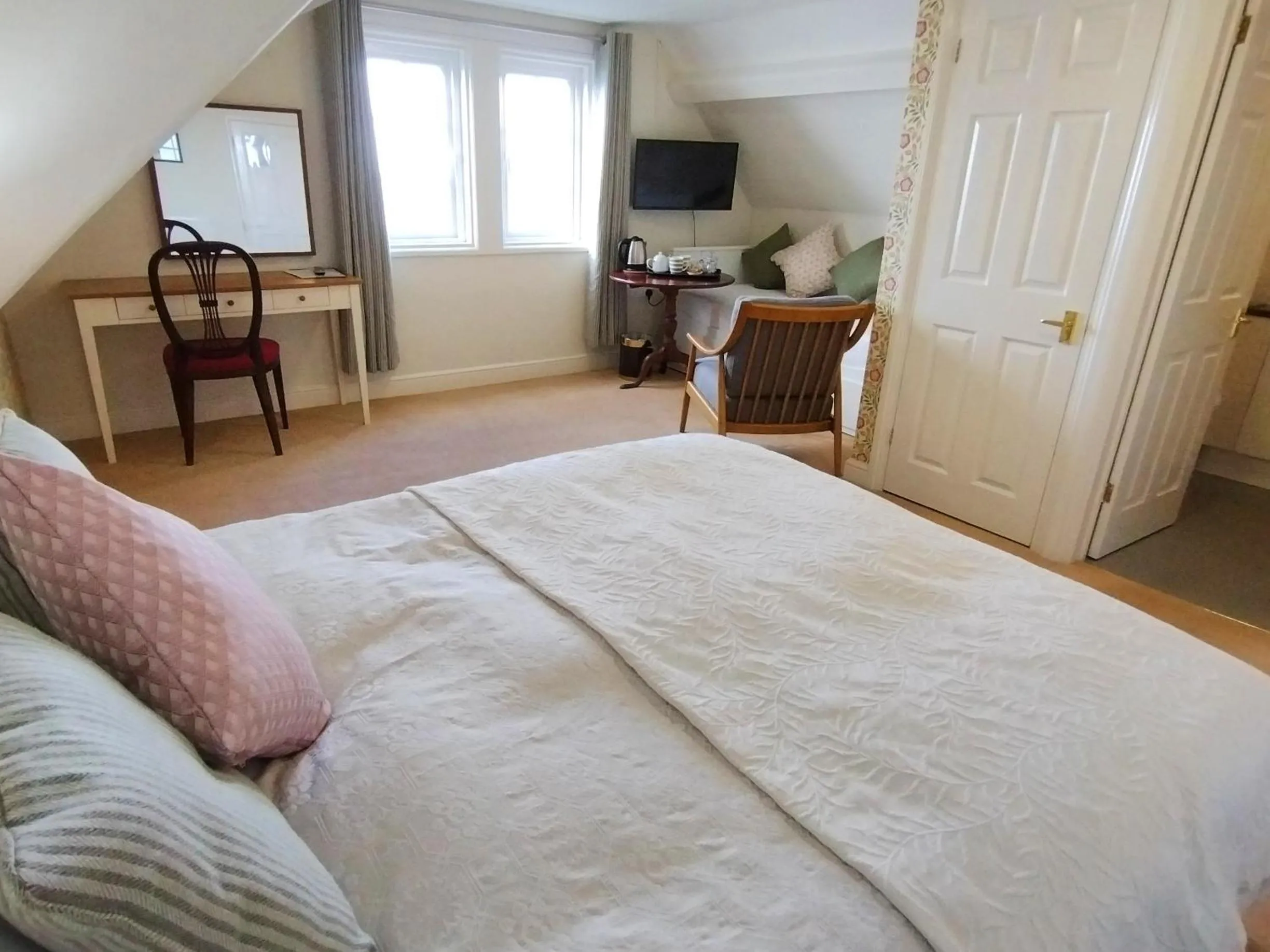 Bed in Chough's Nest Hotel