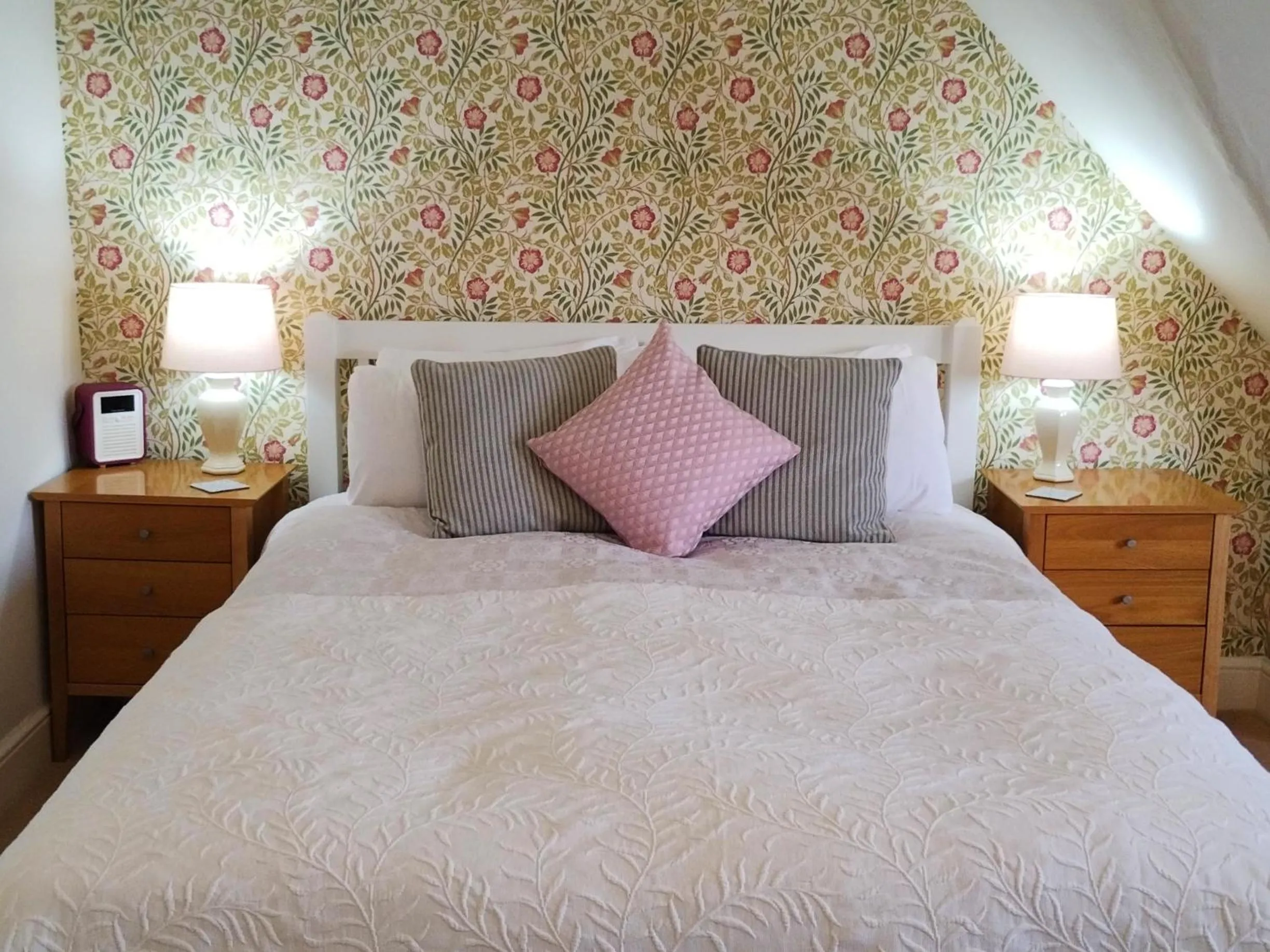 Bed in Chough's Nest Hotel