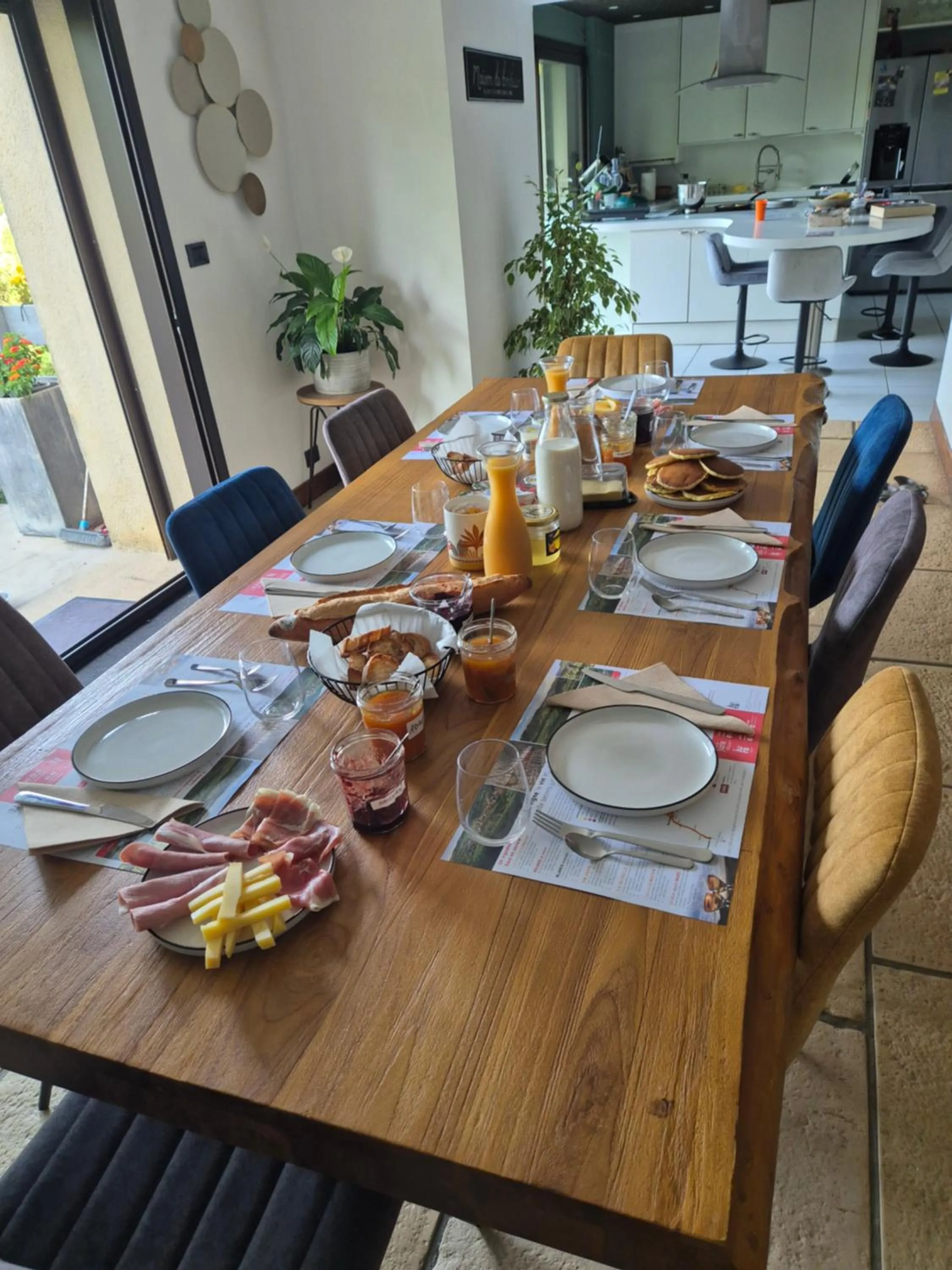 Dining area in Au lavoir du Serein "L'Eventail"