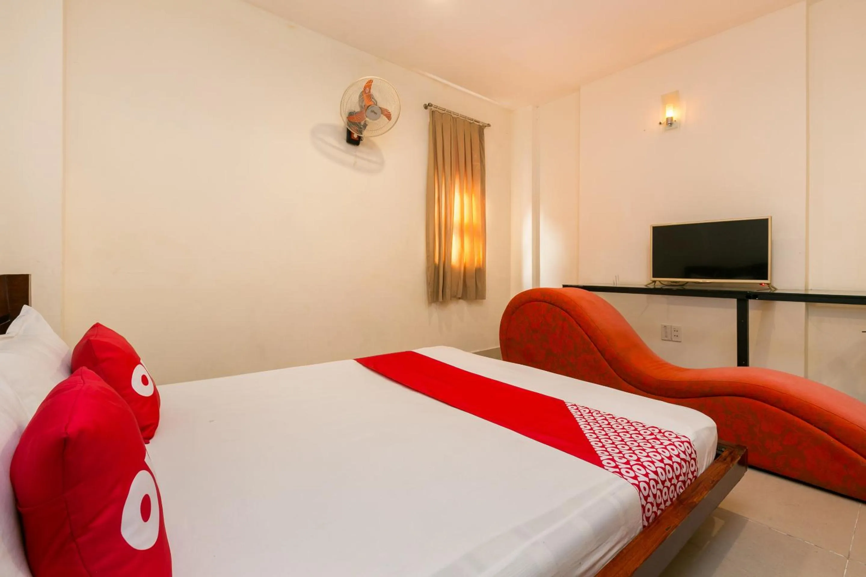 Photo of the whole room, Bed in Hoa My Hotel