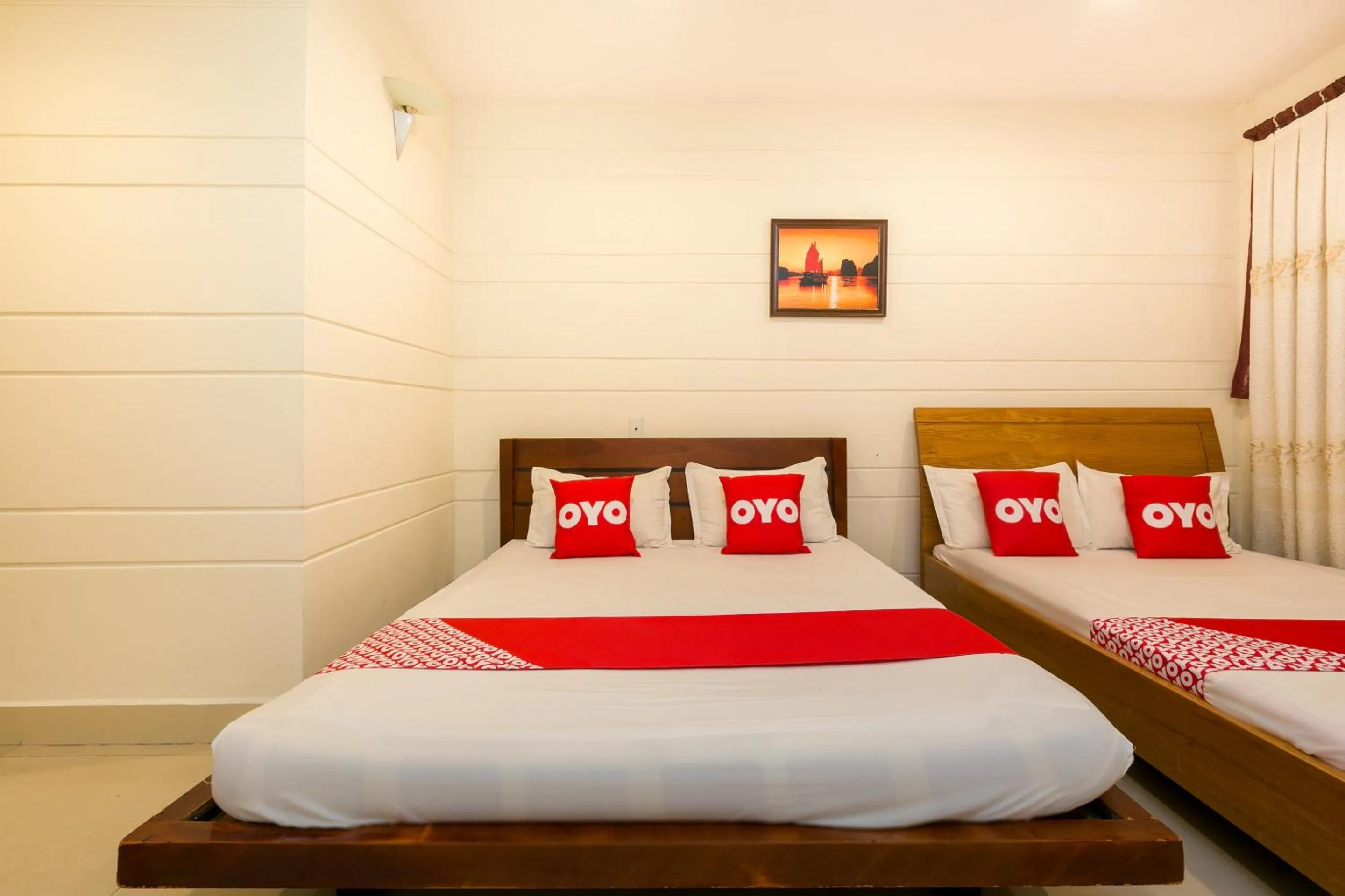 Photo of the whole room, Bed in Hoa My Hotel