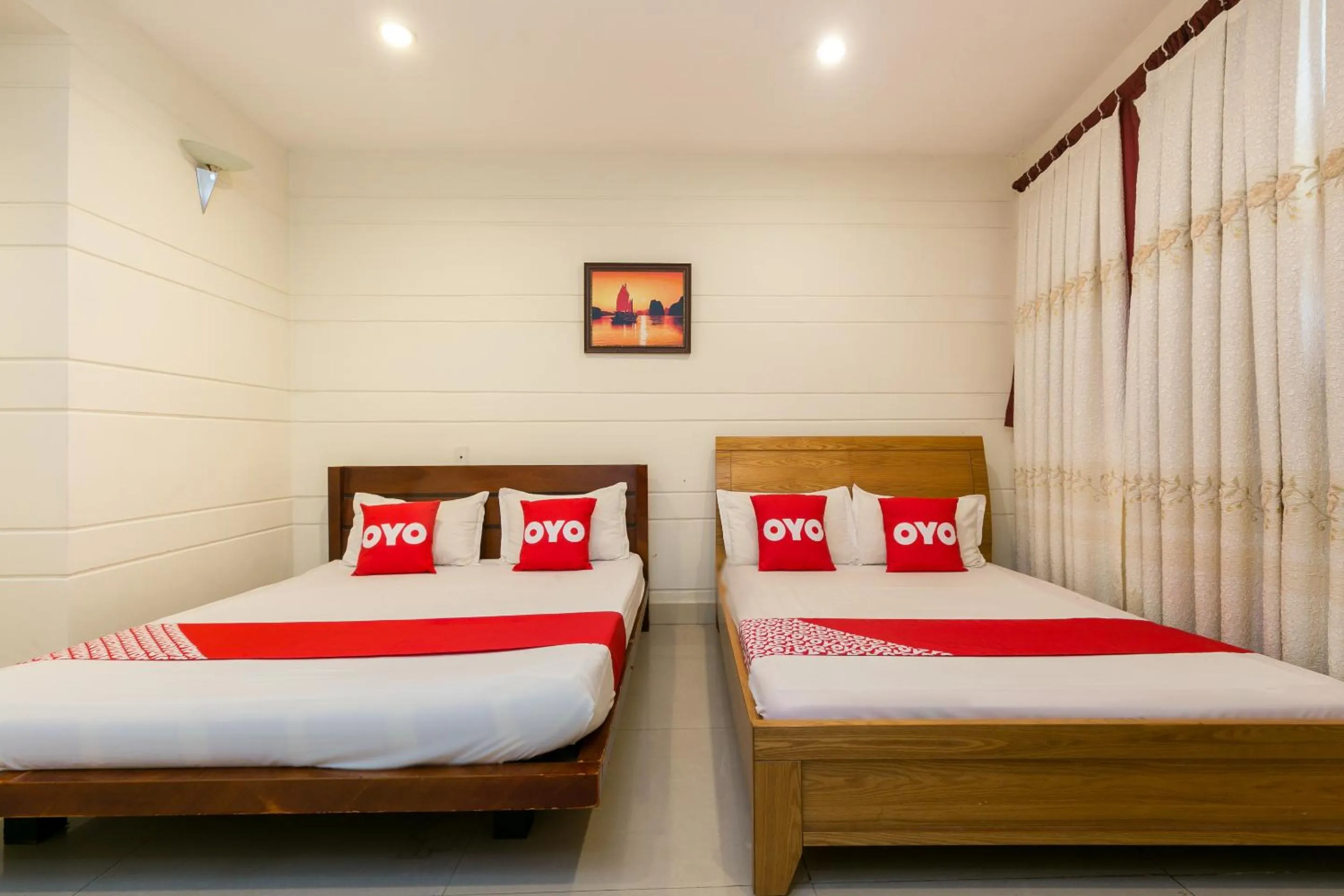 Photo of the whole room, Bed in Hoa My Hotel