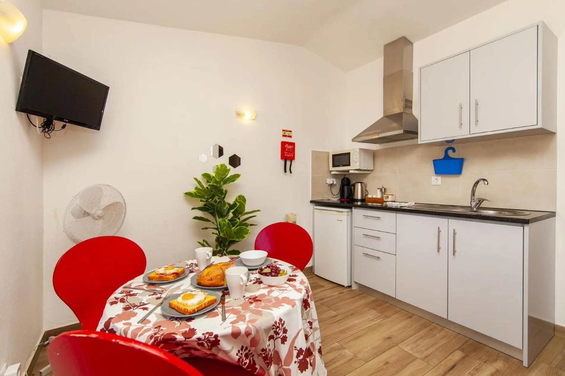 Floor plan in Rising Sun Top-Floor Flat