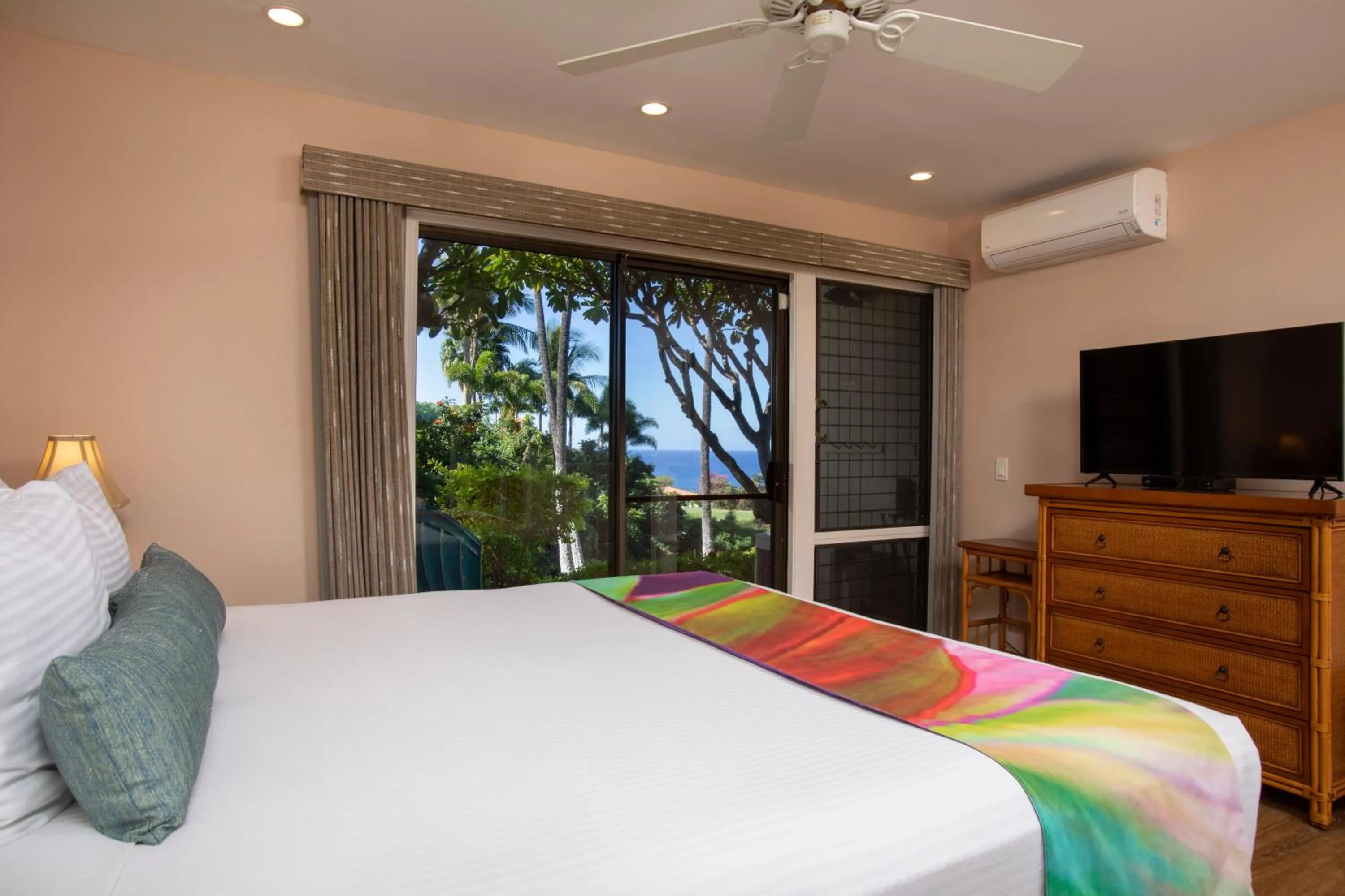 Bed in Wailea Ekolu Village - CoralTree Residence Collection