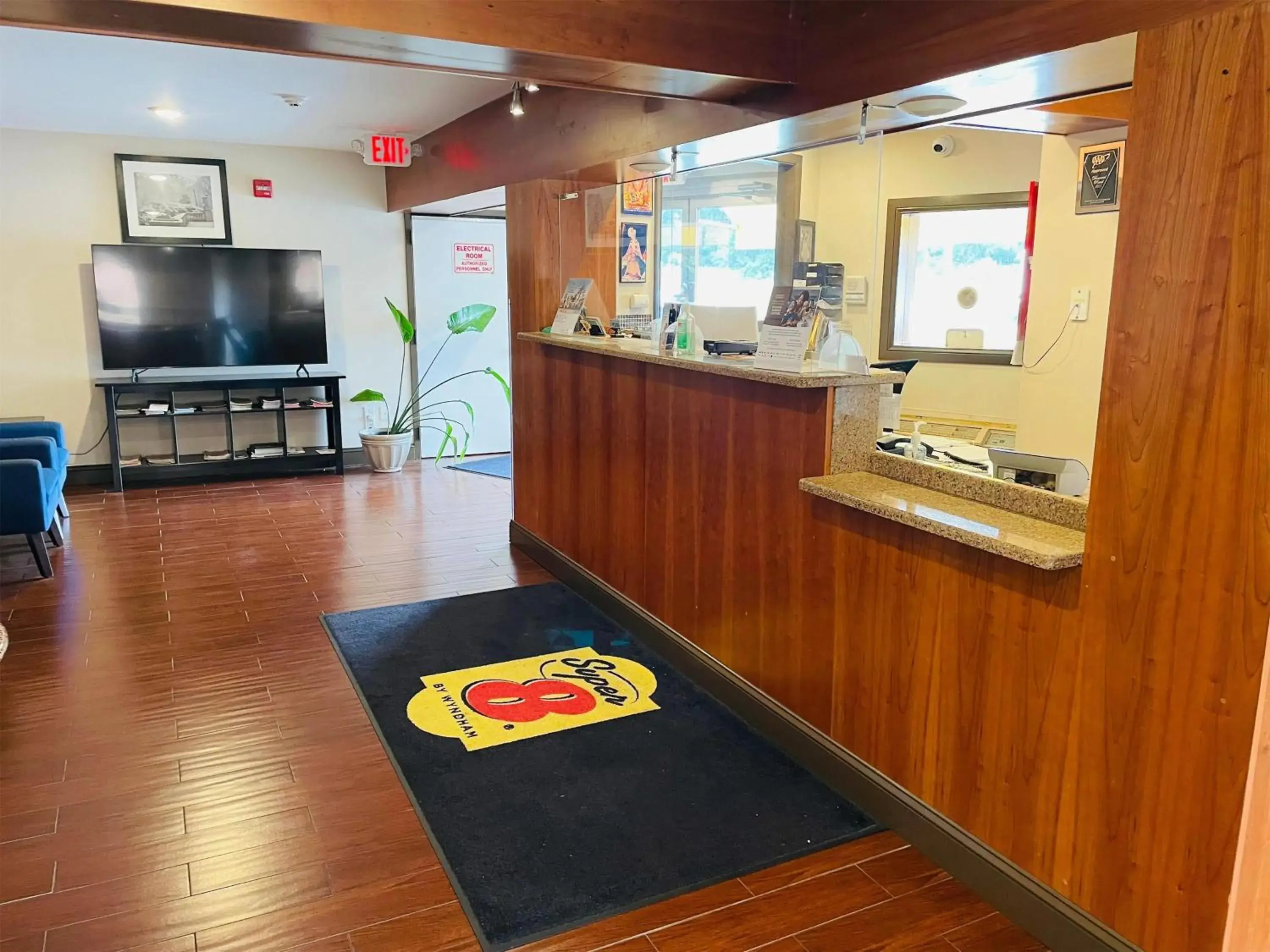 Lobby or reception in Super 8 by Wyndham Gloucester Lobby or reception in Super 8 by Wyndham Gloucester