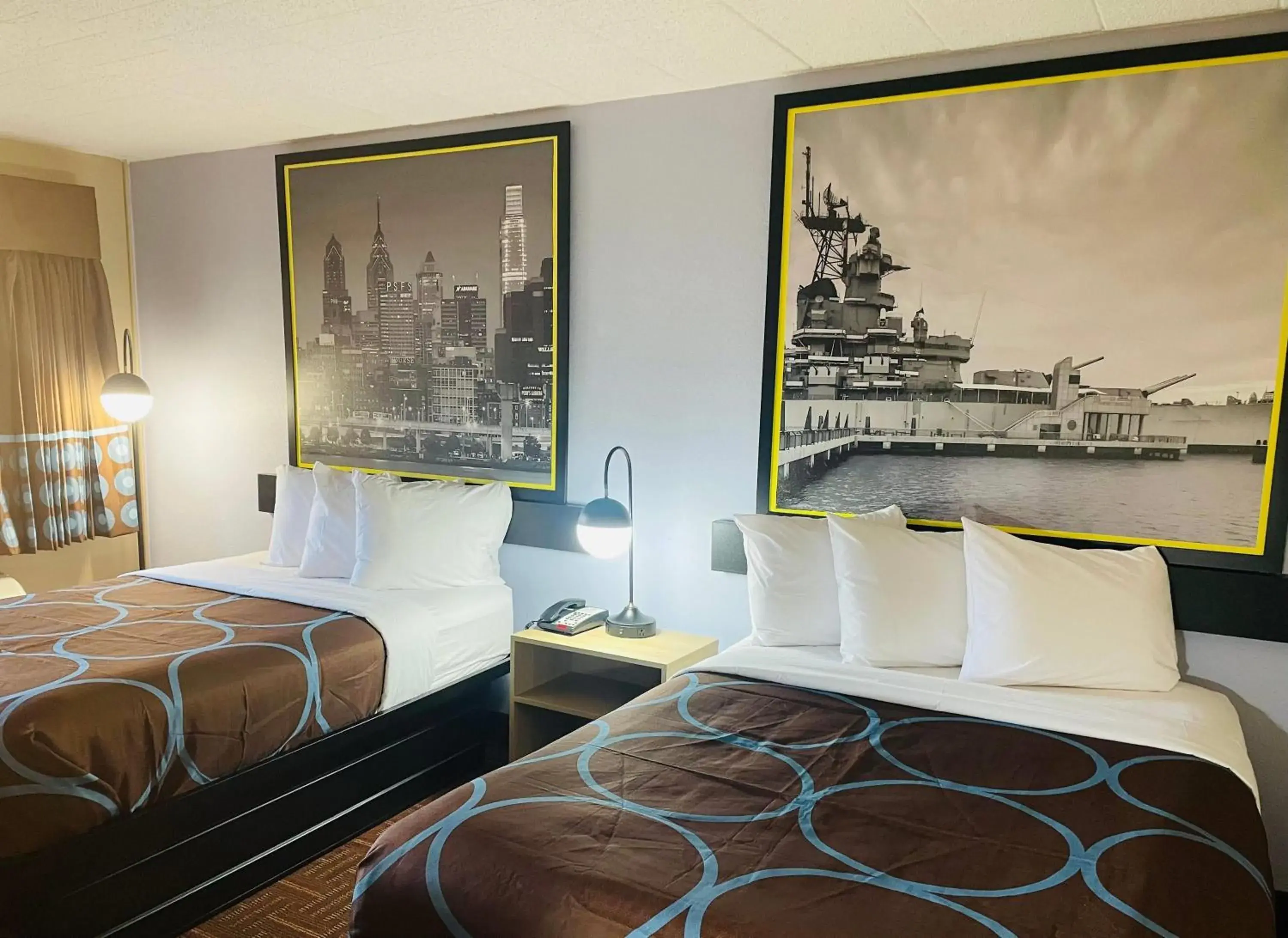 Photo of the whole room, Bed in Super 8 by Wyndham Gloucester Photo of the whole room, Bed in Super 8 by Wyndham Gloucester