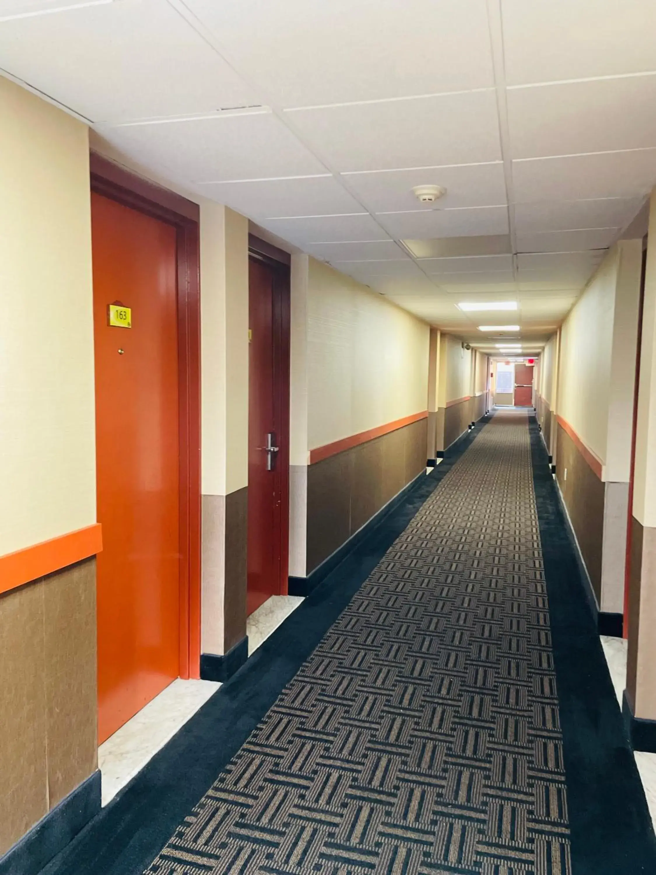 Property building in Super 8 by Wyndham Gloucester Property building in Super 8 by Wyndham Gloucester