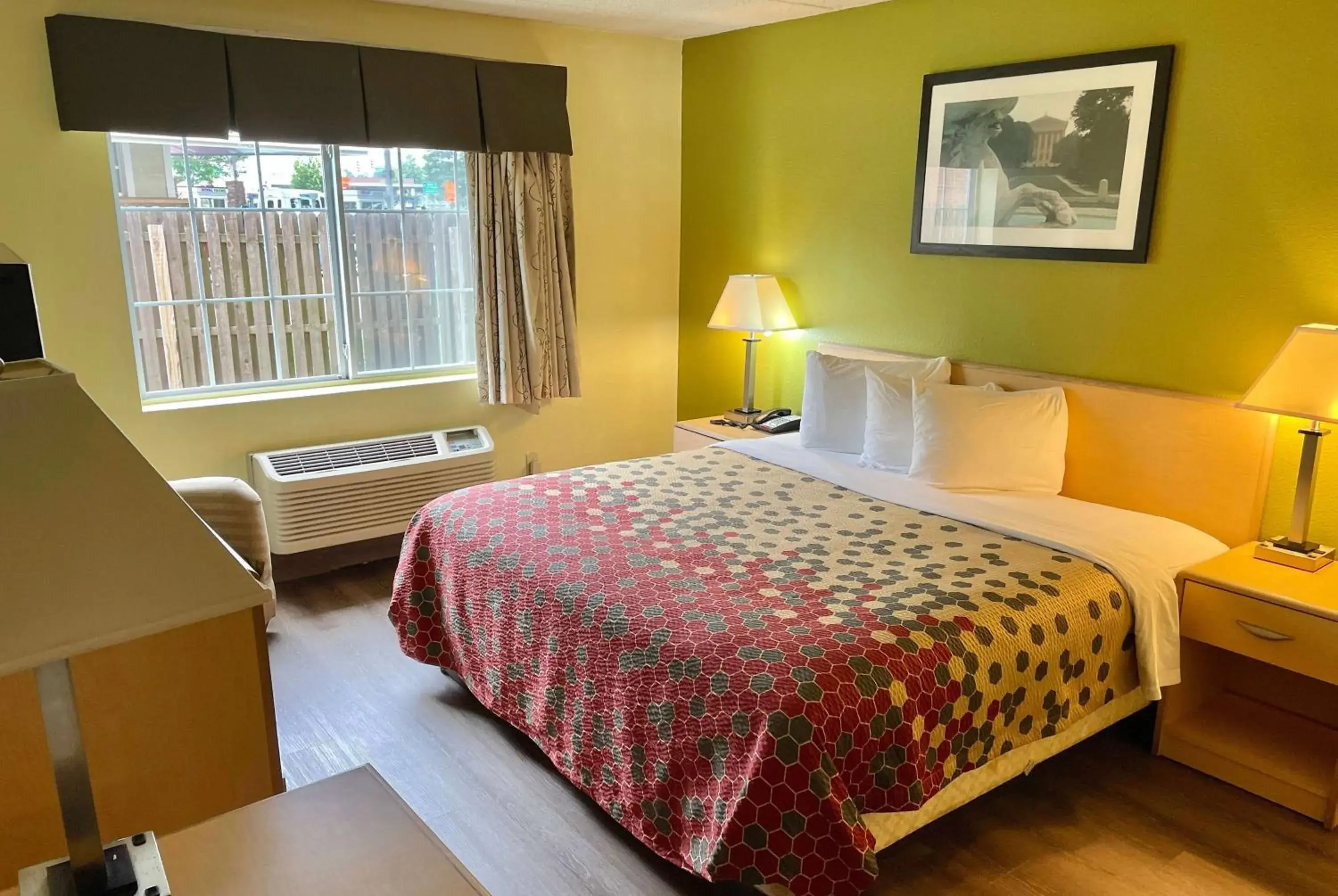 Photo of the whole room, Bed in Super 8 by Wyndham Gloucester Photo of the whole room, Bed in Super 8 by Wyndham Gloucester