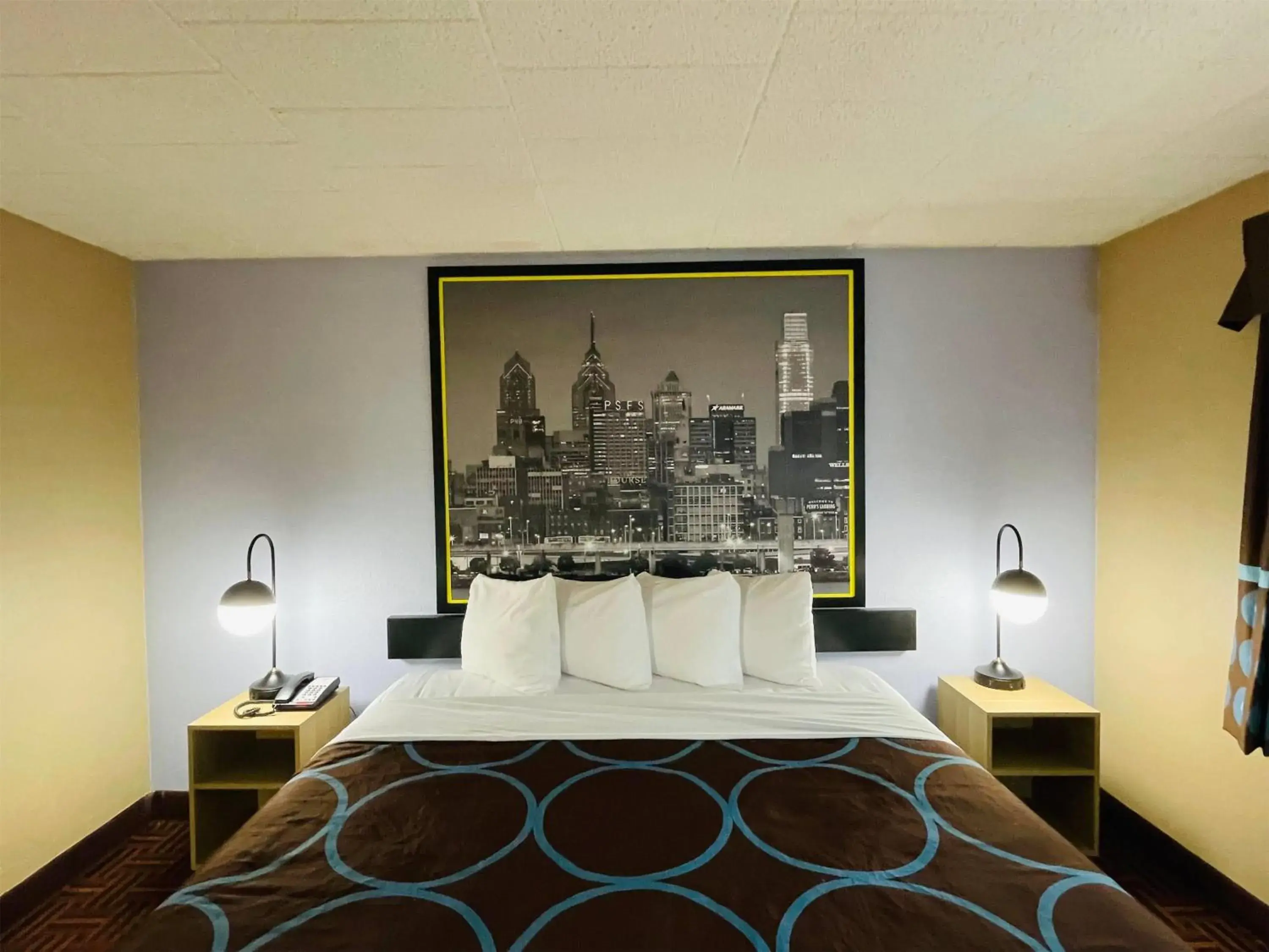 Photo of the whole room in Super 8 by Wyndham Gloucester Photo of the whole room in Super 8 by Wyndham Gloucester