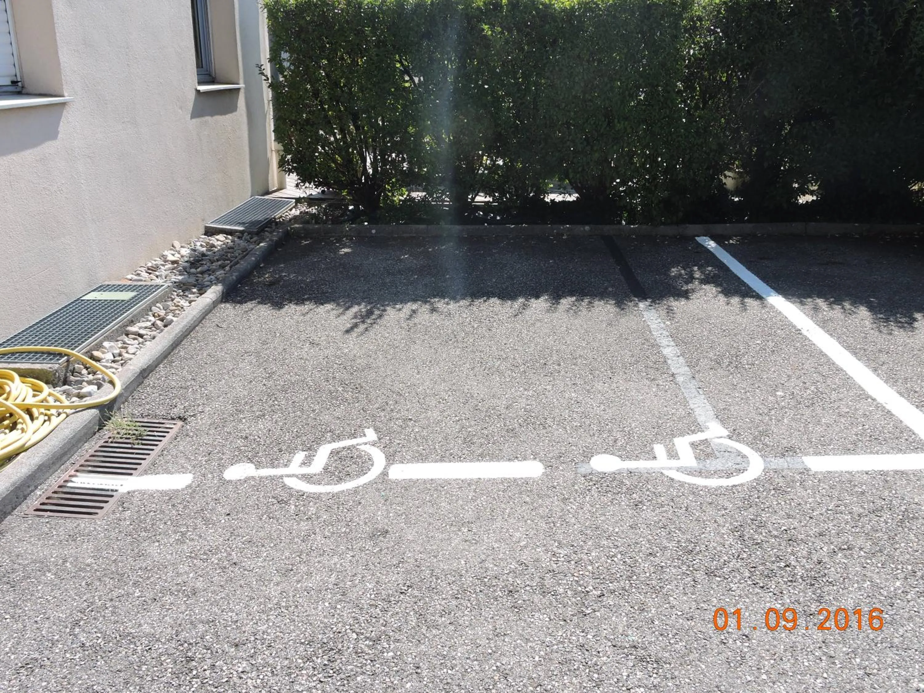 Text overlay in Hotel le Foron