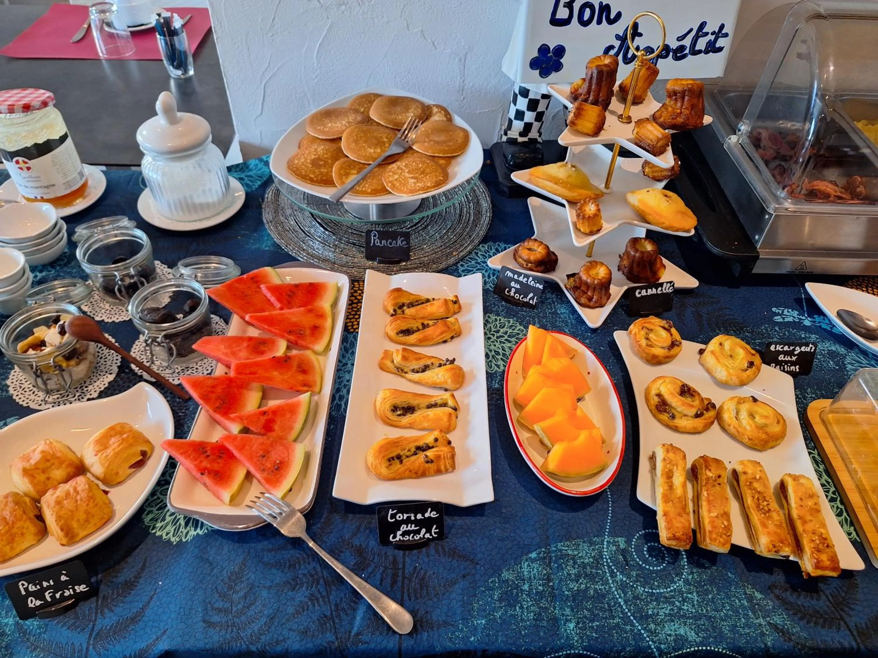 Buffet breakfast in Hotel le Foron