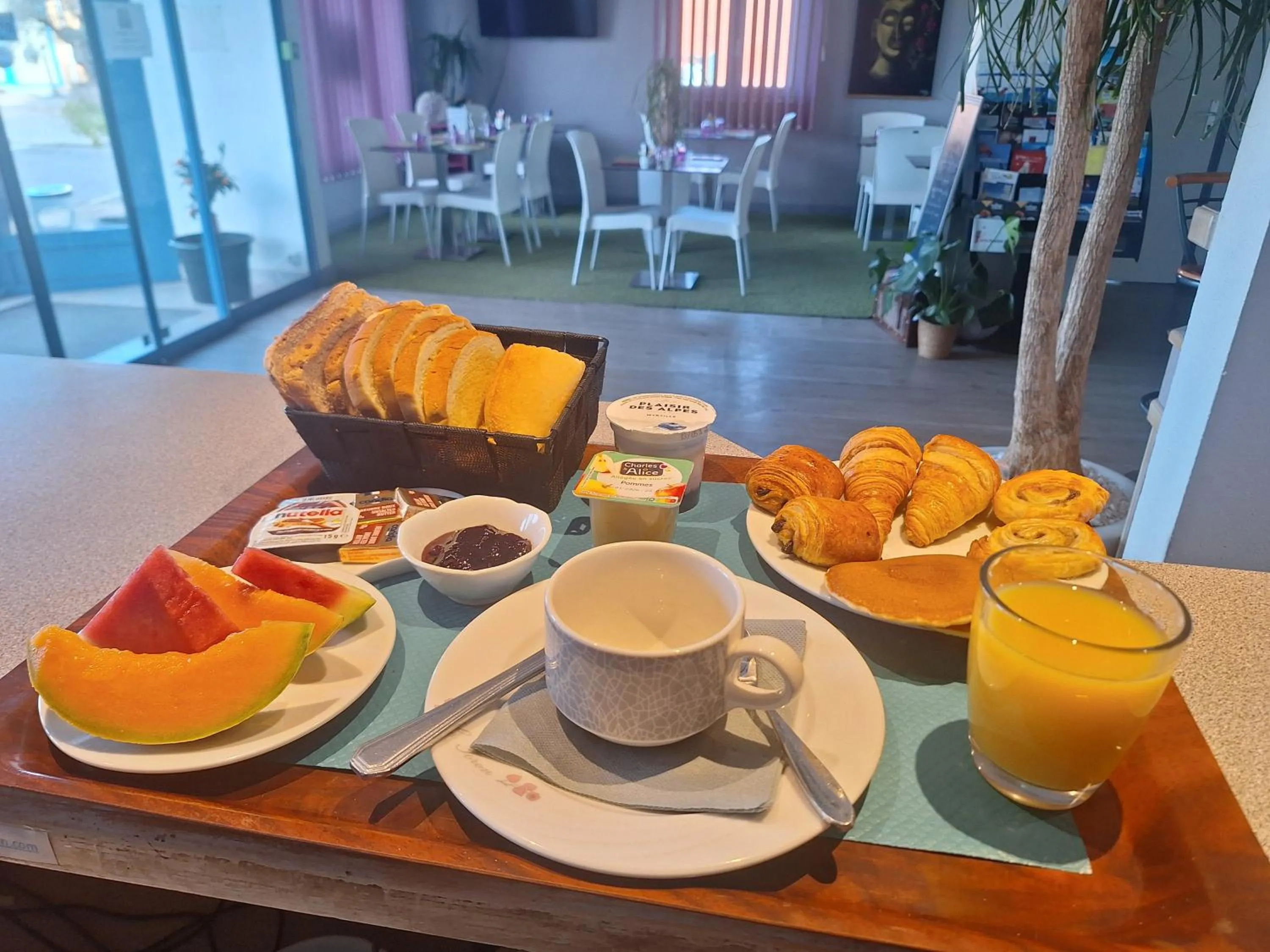 room service in Hotel le Foron