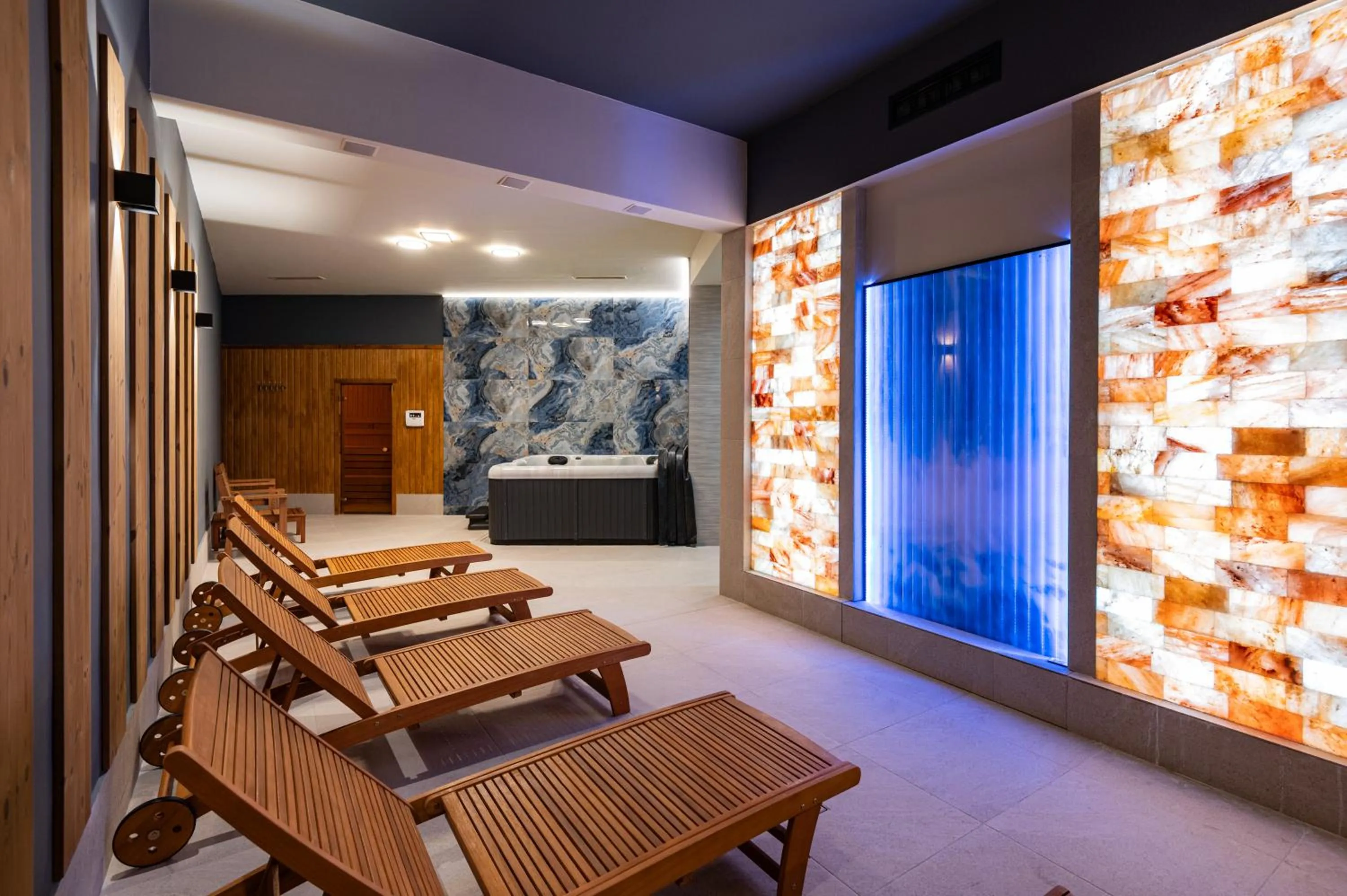 Hot Tub in Hotel Samara with Relax area