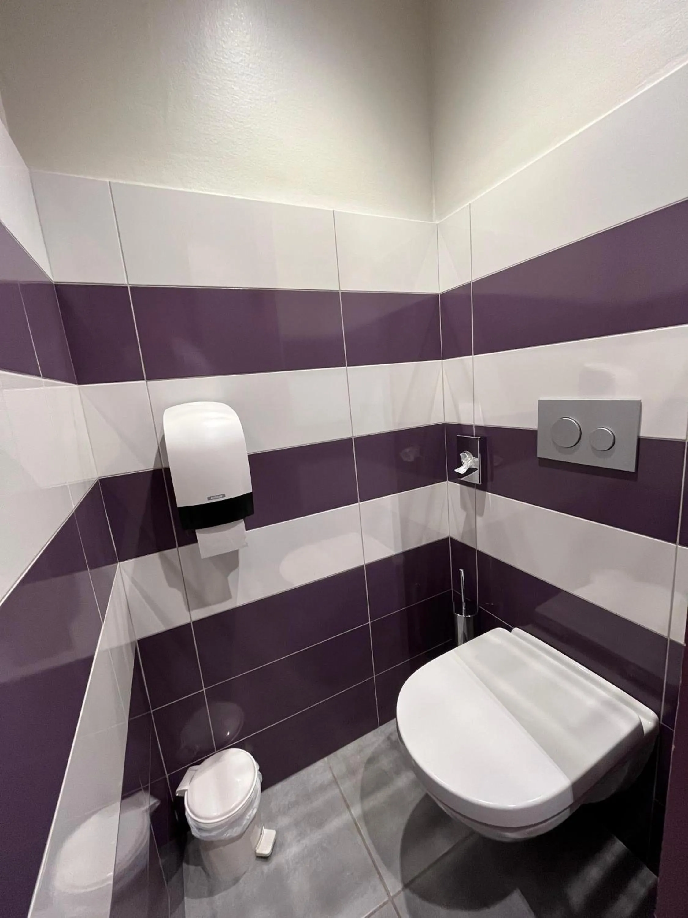 Toilet in The Originals City - Hôtel Saint-Martial, Limoges Centre