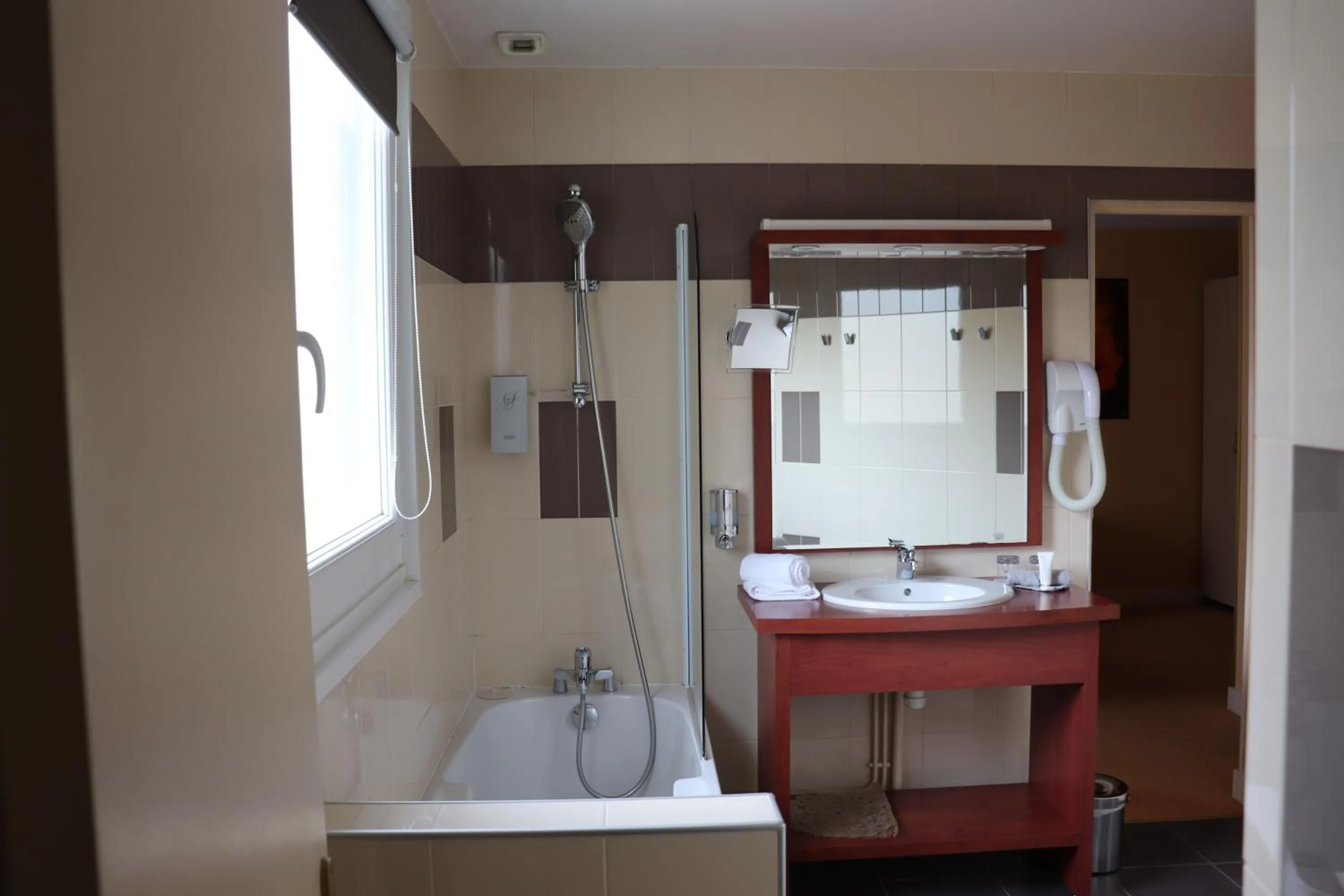 Bathroom in The Originals City - Hôtel Saint-Martial, Limoges Centre
