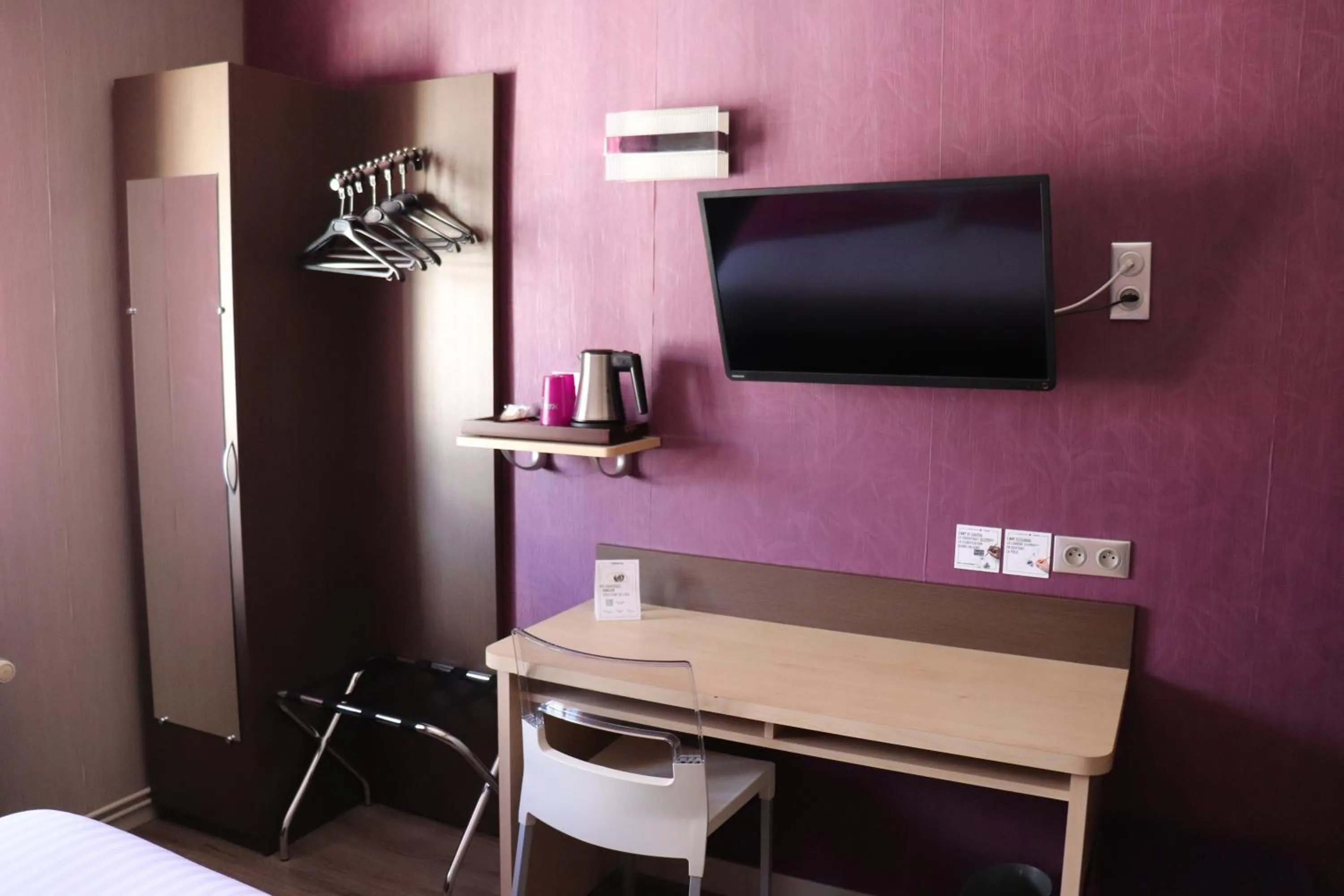 TV and multimedia in The Originals City - Hôtel Saint-Martial, Limoges Centre