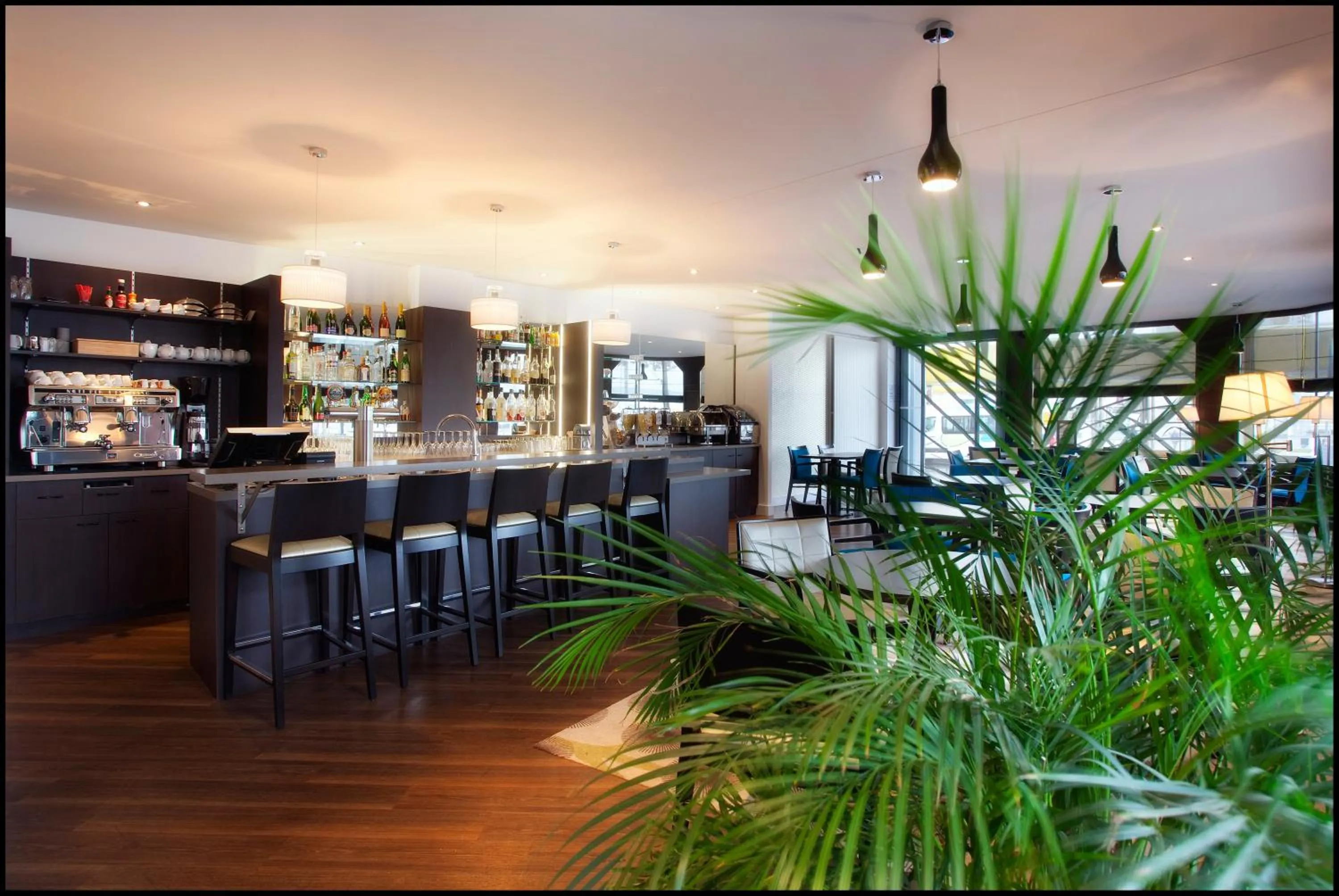 Lounge or bar in Hotel Le Berry Saint-Nazaire