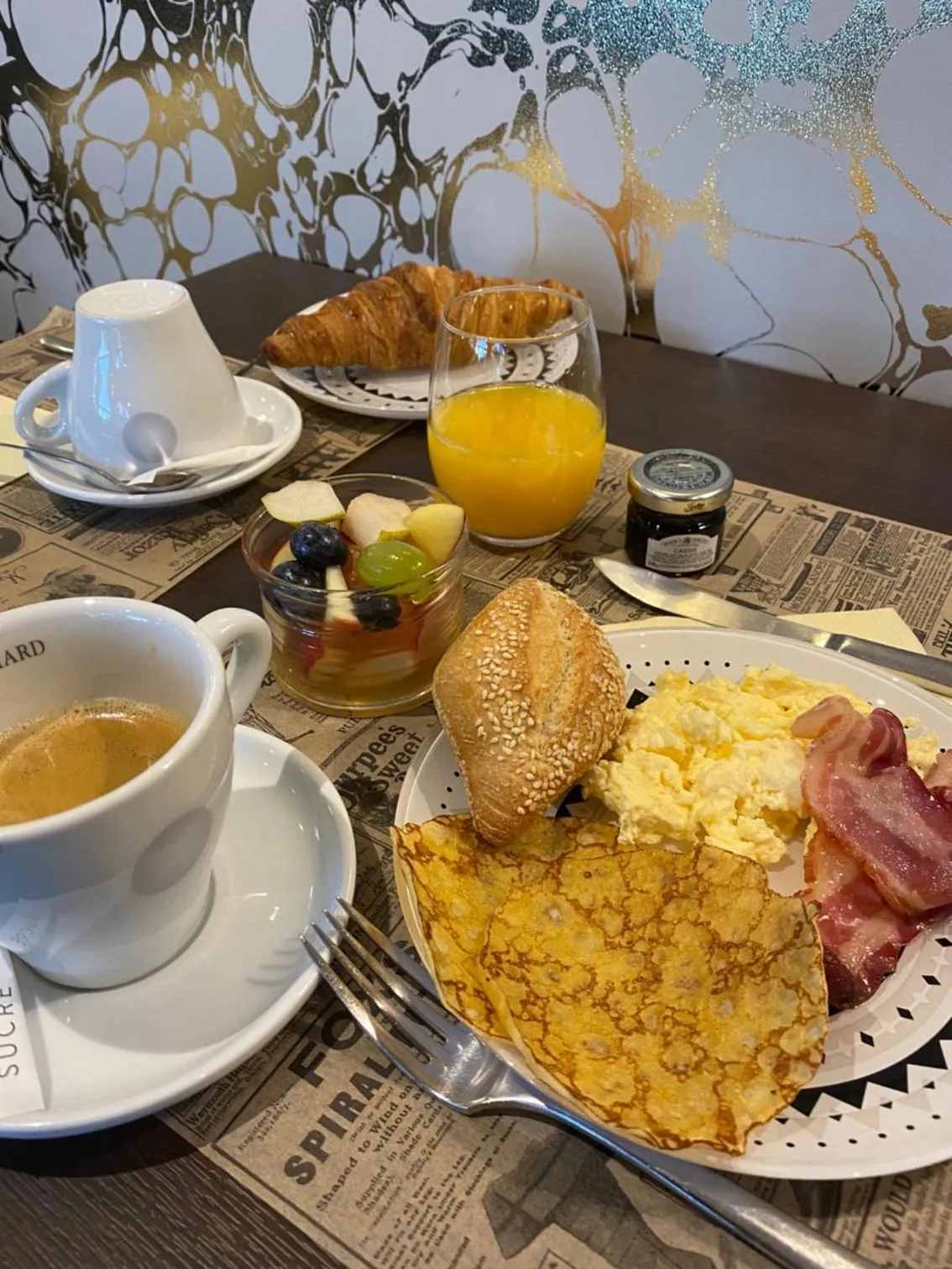 Breakfast in Hotel Le Berry Saint-Nazaire