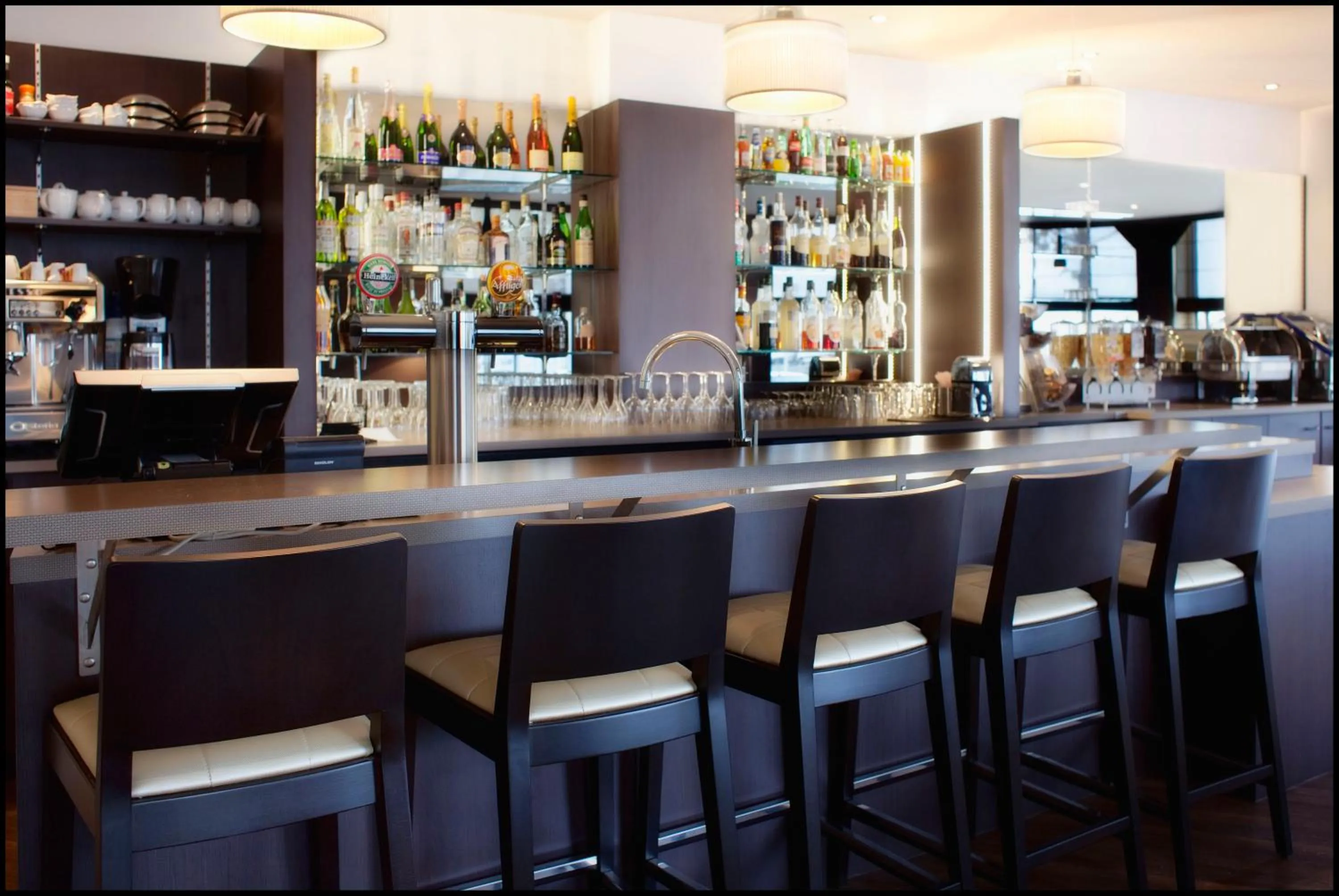 Lounge or bar in Hotel Le Berry Saint-Nazaire