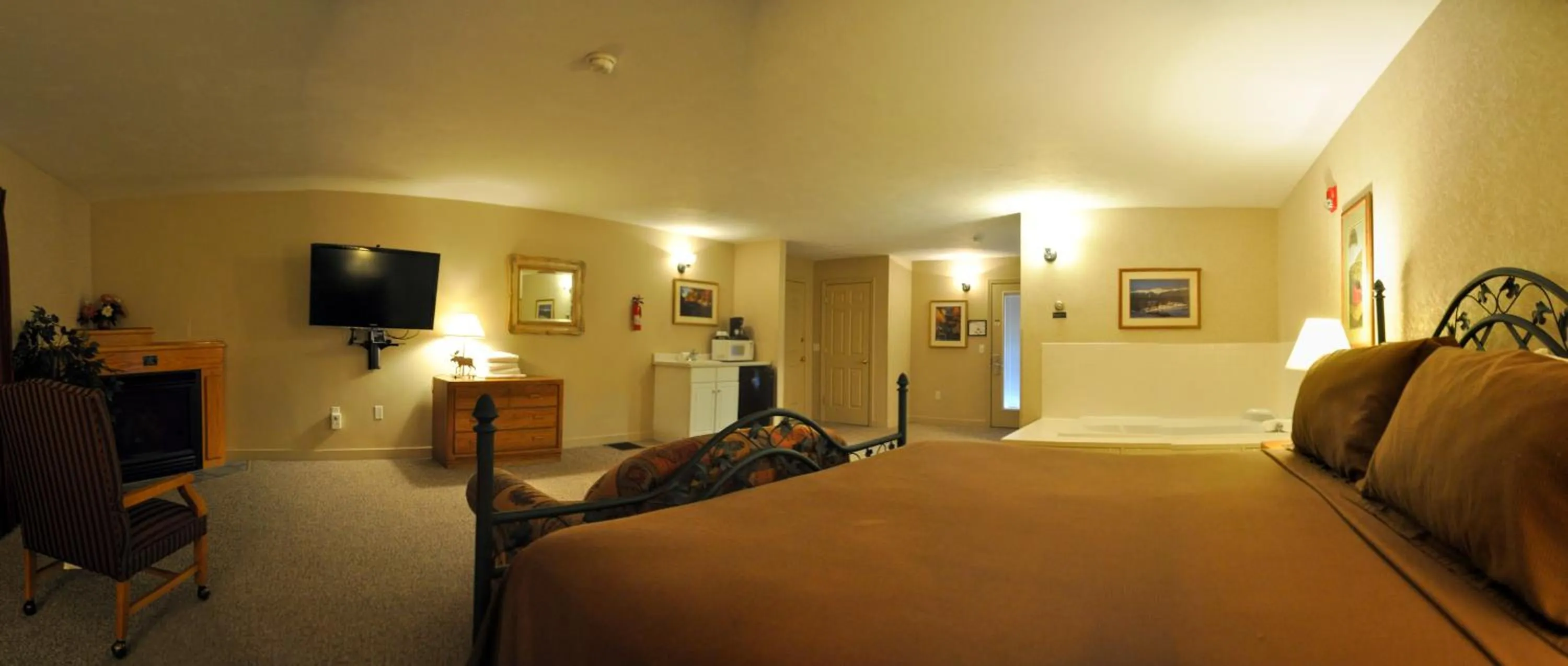 Bedroom, Bed in Attitash Mountain Village