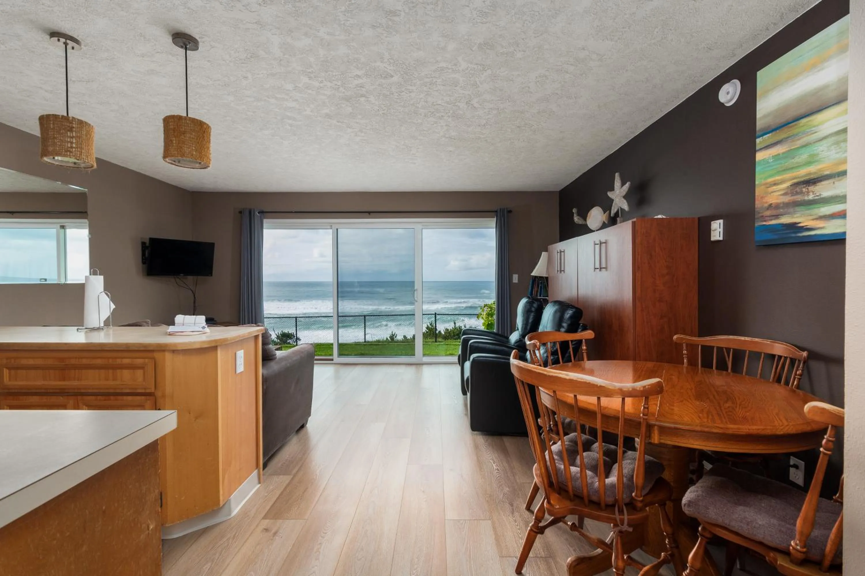 Dining area in Ocean Terrace Condominiums