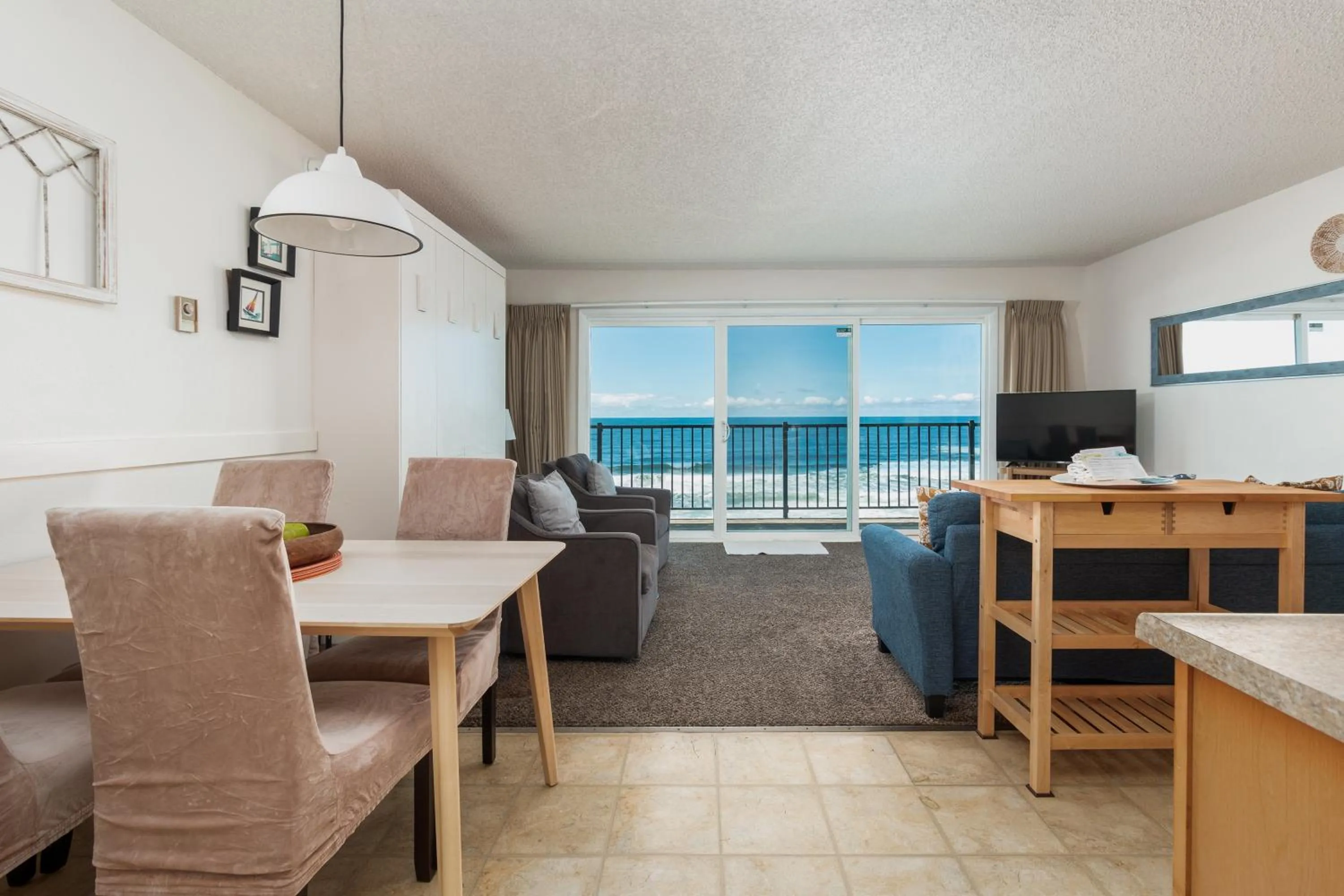 Dining area in Ocean Terrace Condominiums