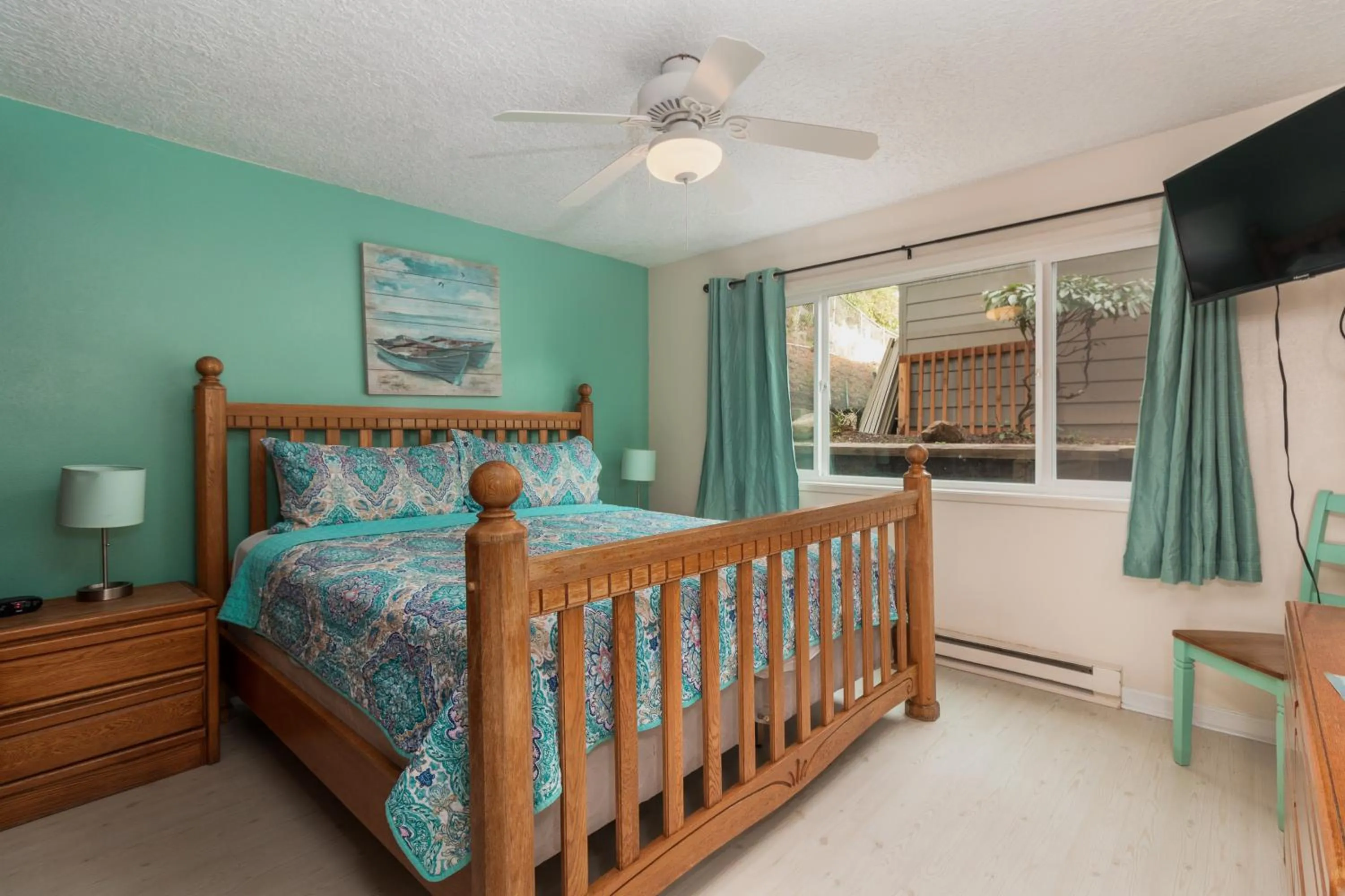 Bed in Ocean Terrace Condominiums