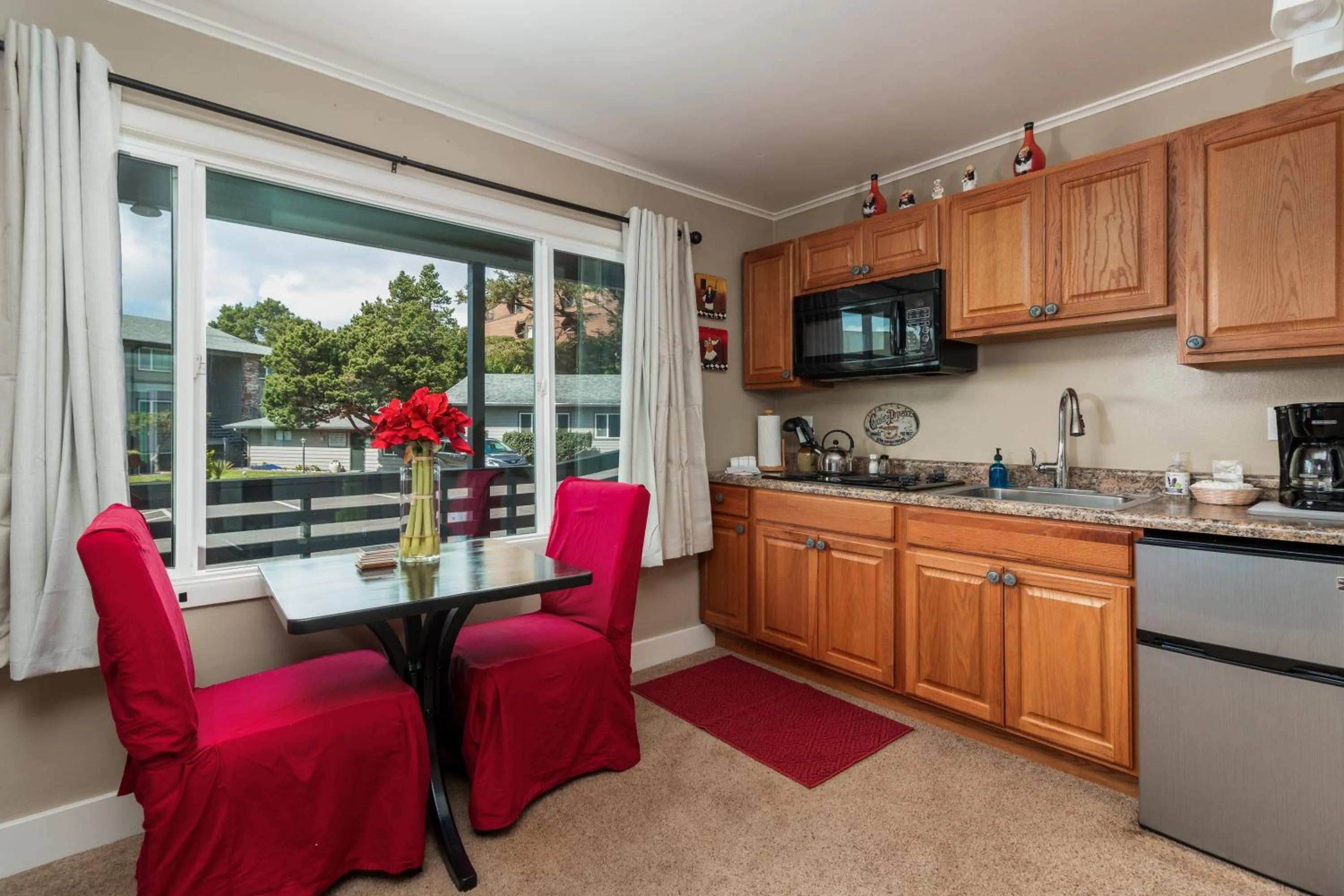 Dining area in Ocean Terrace Condominiums