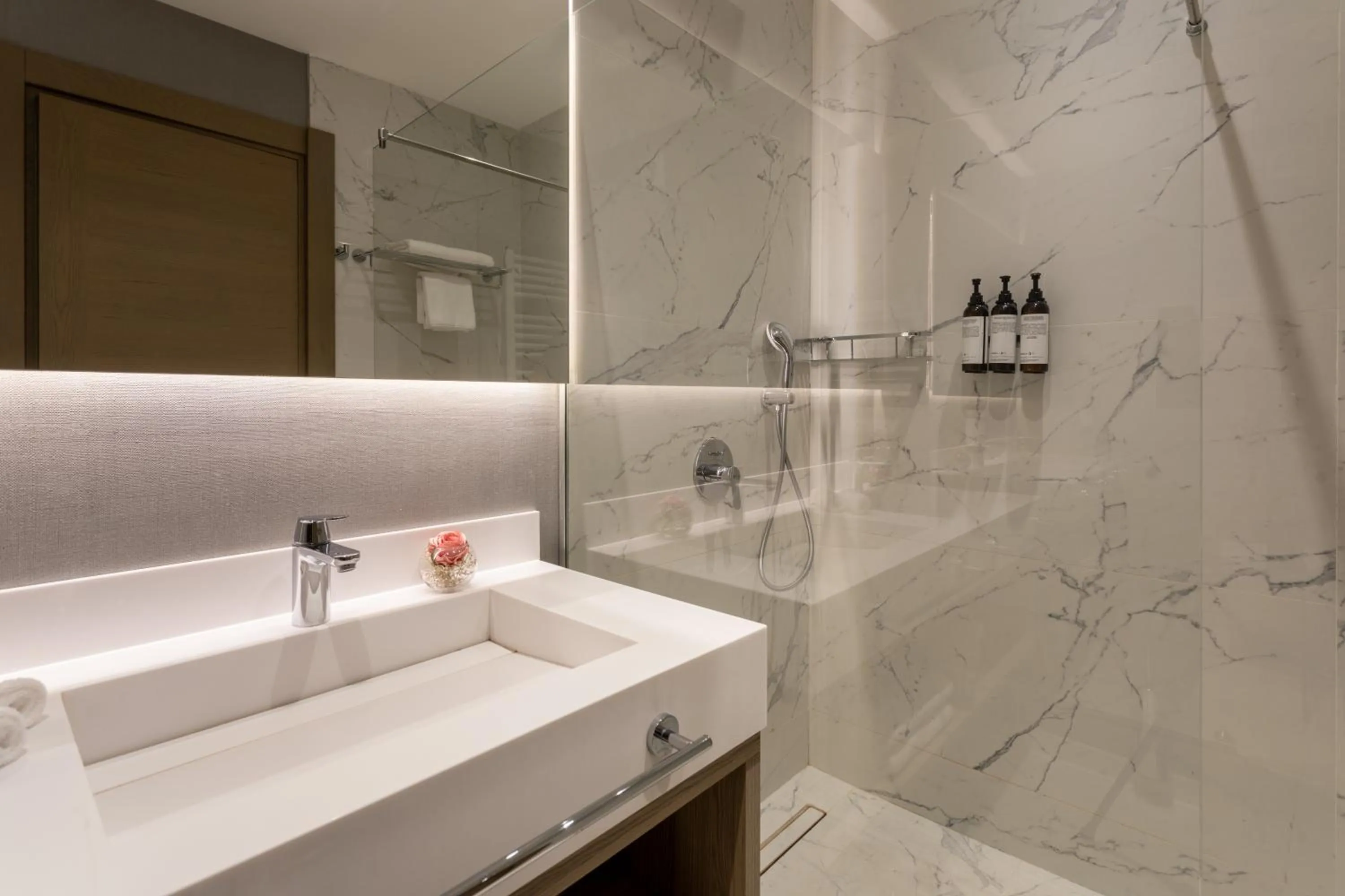 Shower in Hyatt Regency Kotor Bay Resort