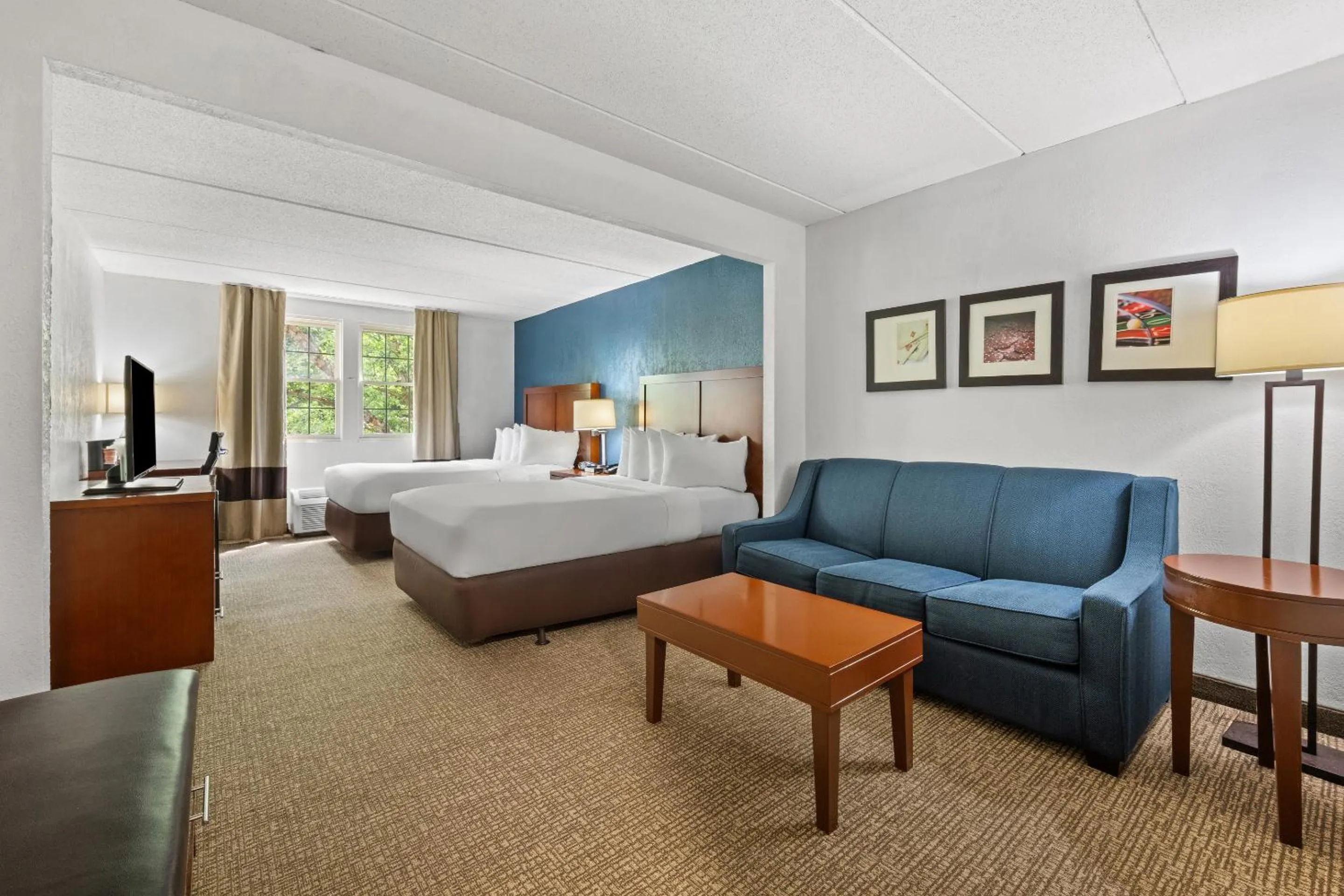 Bedroom, Bed in Comfort Suites Near Casinos