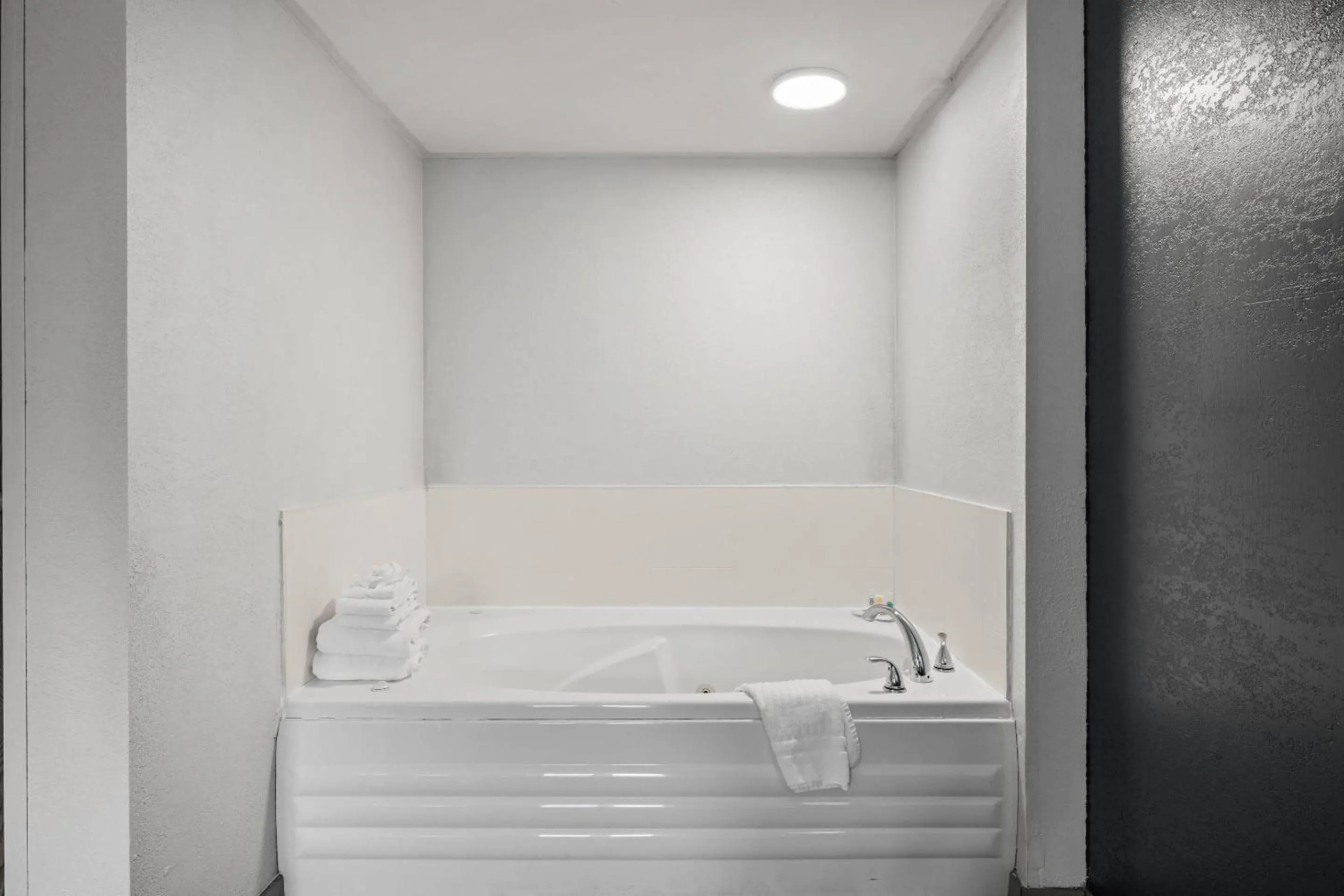 Bedroom in Comfort Suites Near Casinos