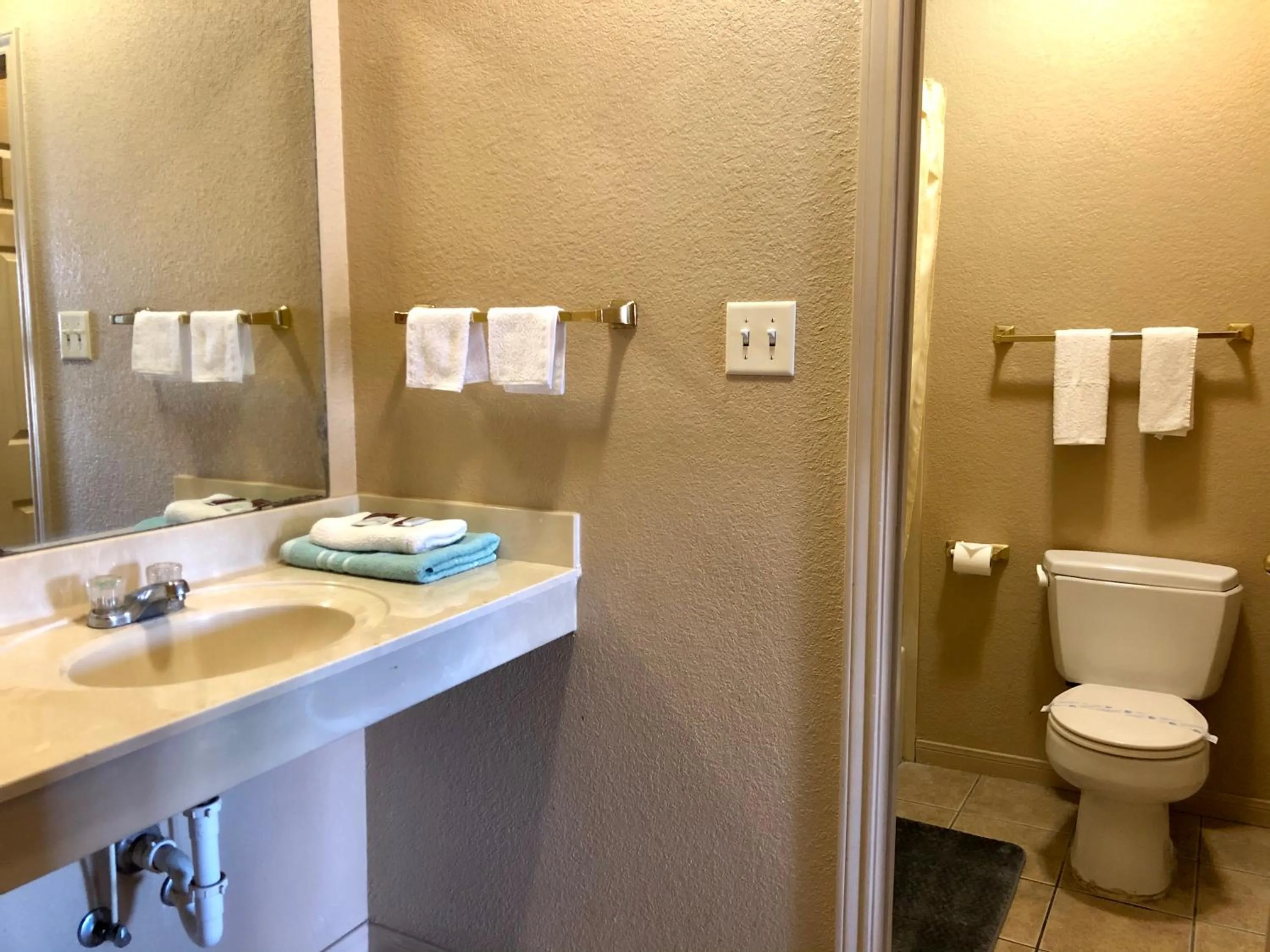 Bathroom in Lone Star Inn & Suites
