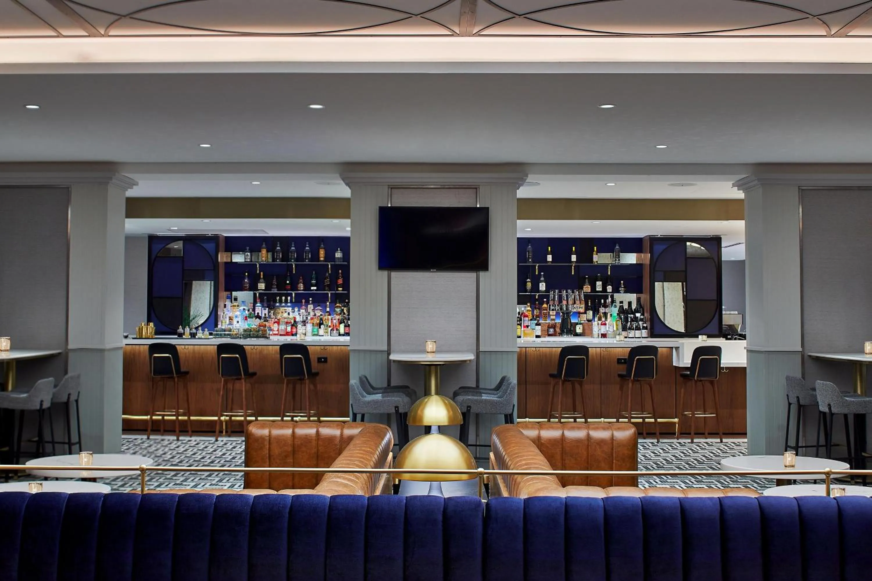 Lounge or bar in Le Méridien St. Louis Clayton