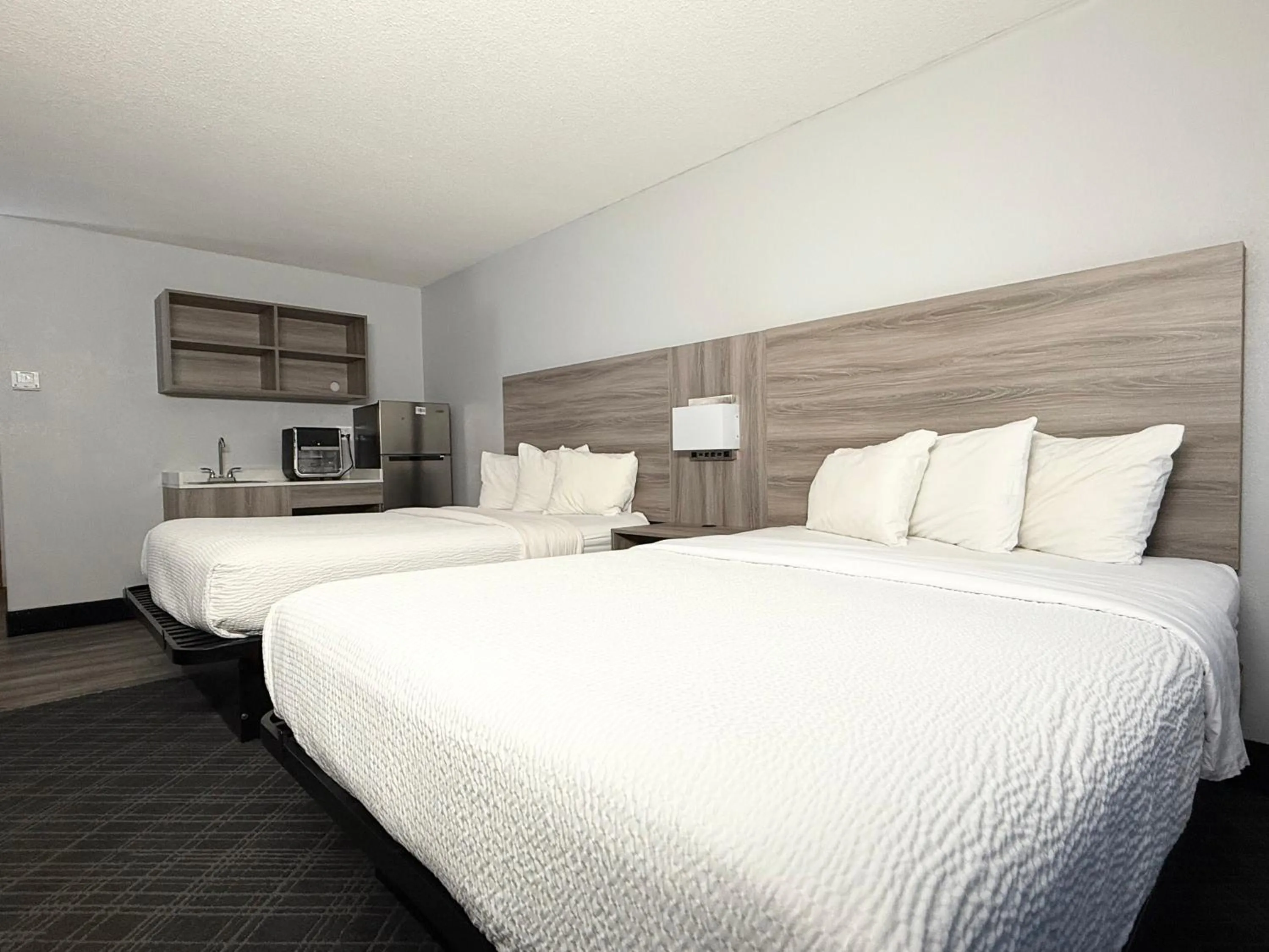 Kitchen or kitchenette, Bed in Baymont by Wyndham Indianapolis South