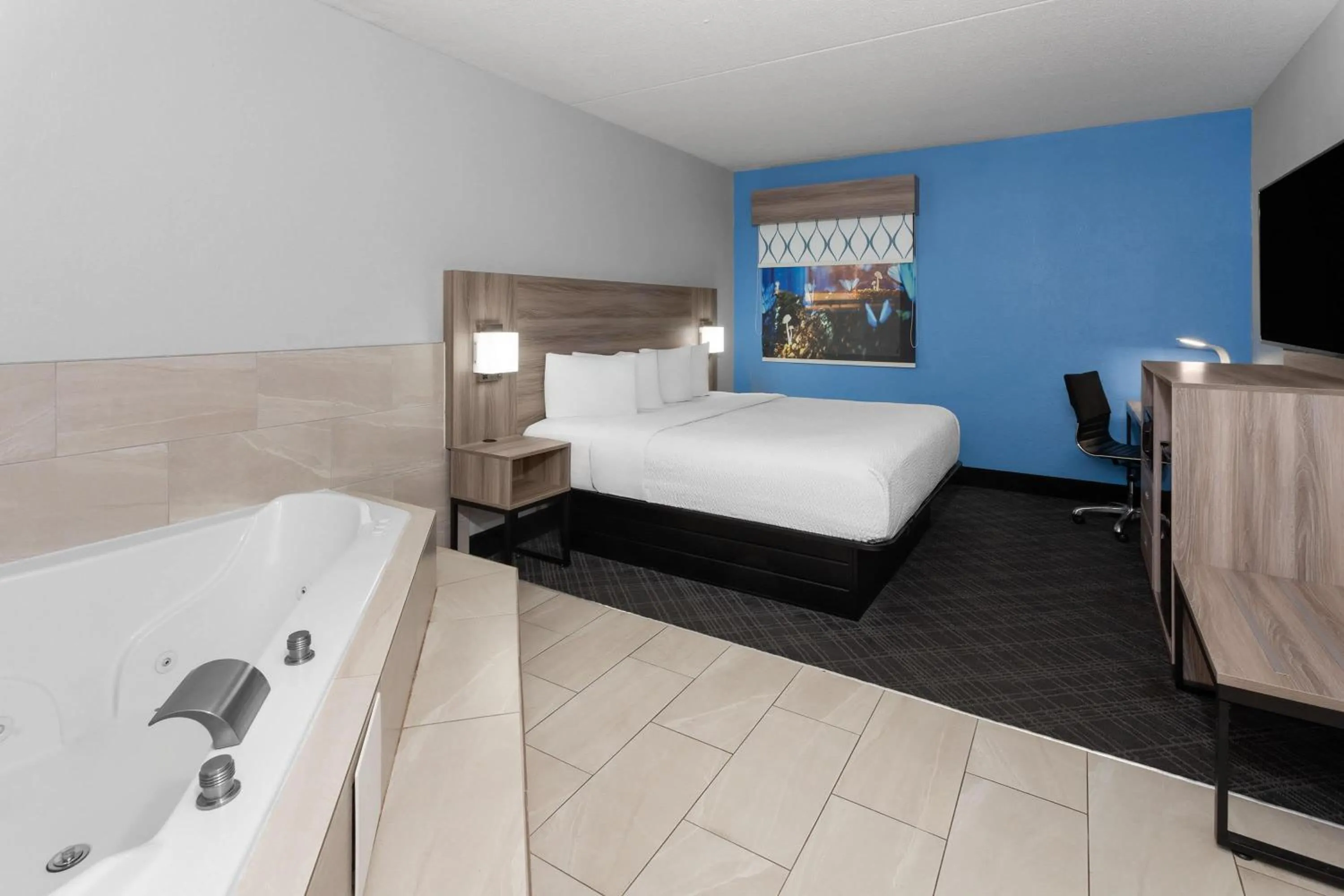 Bath, Bed in Baymont by Wyndham Indianapolis South