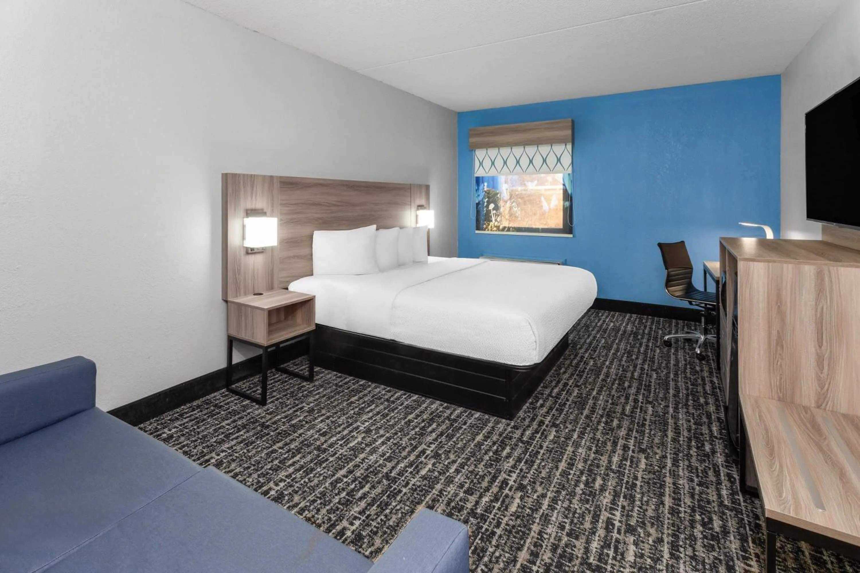 Photo of the whole room, Bed in Baymont by Wyndham Indianapolis South