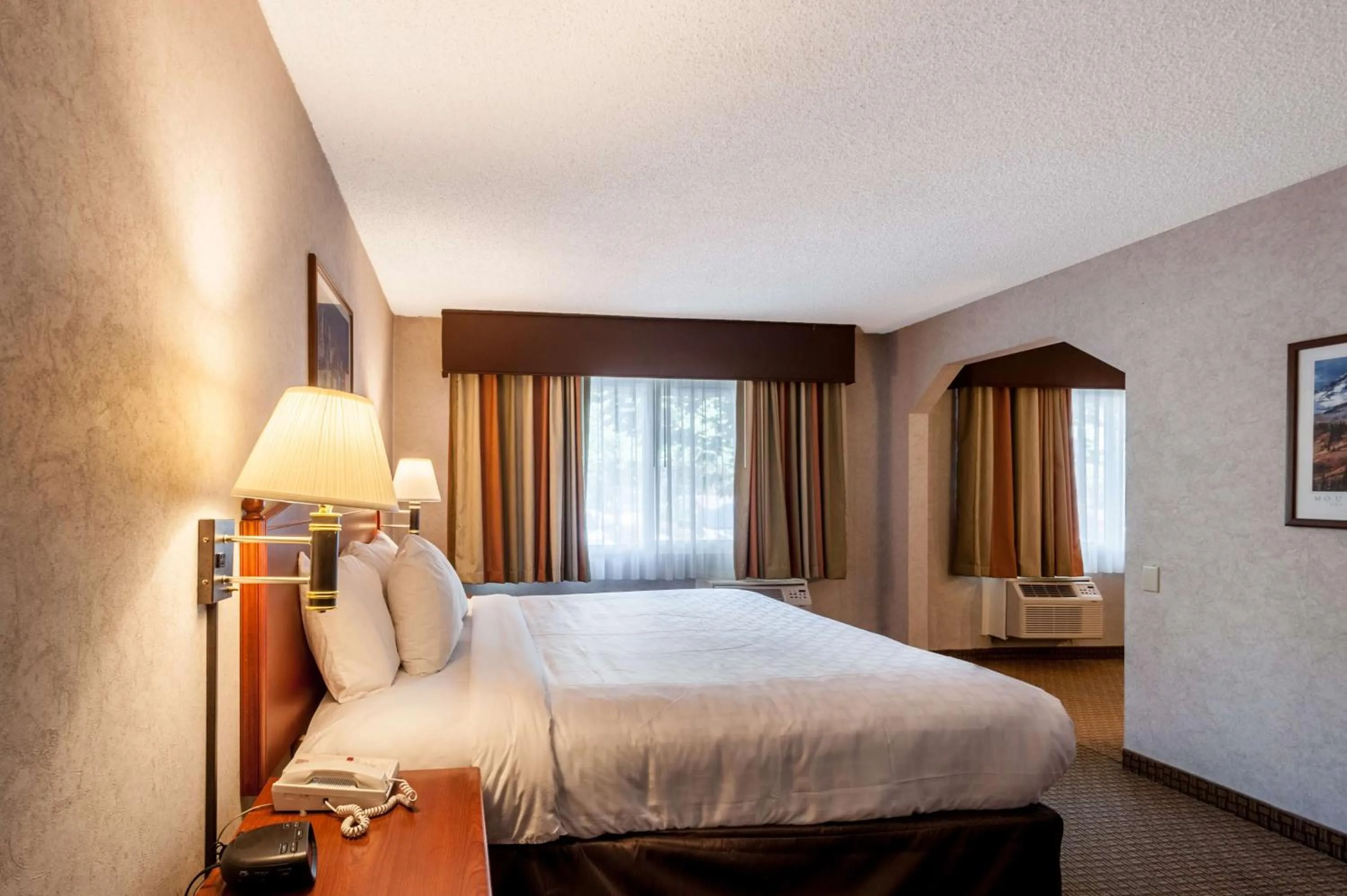 Photo of the whole room, Bed in SureStay Hotel by Best Western SeaTac Airport North