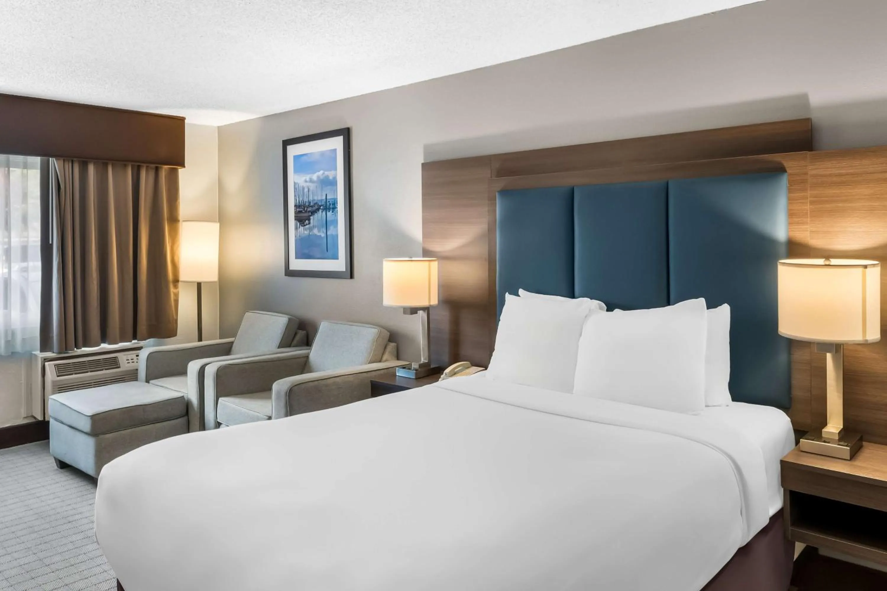 Bedroom, Bed in SureStay Hotel by Best Western SeaTac Airport North