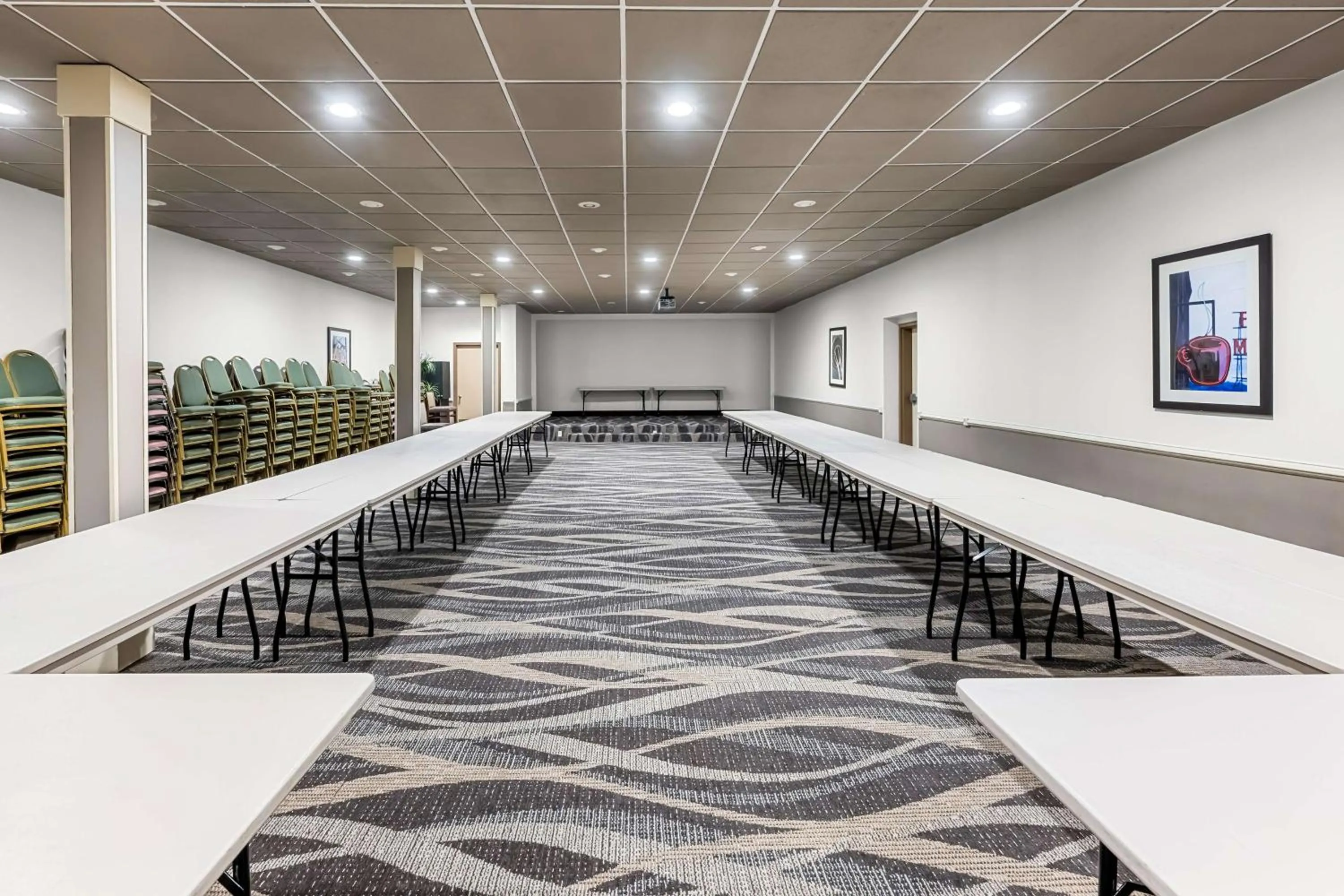 Meeting/conference room in SureStay Hotel by Best Western SeaTac Airport North