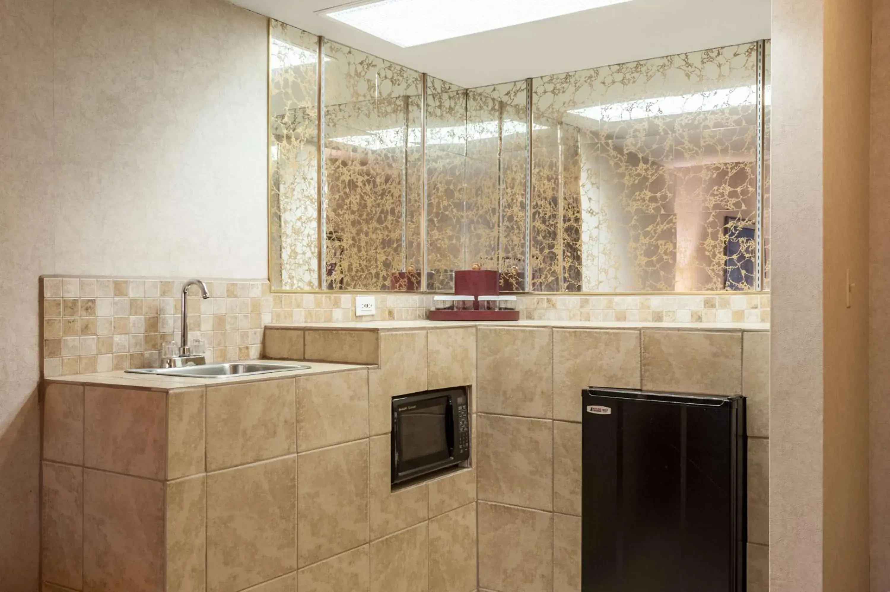 Two-Bedroom Apartment with Jetted Tub - Non-Smoking in SureStay Hotel by Best Western SeaTac Airport North Two-Bedroom Apartment with Jetted Tub - Non-Smoking in SureStay Hotel by Best Western SeaTac Airport North