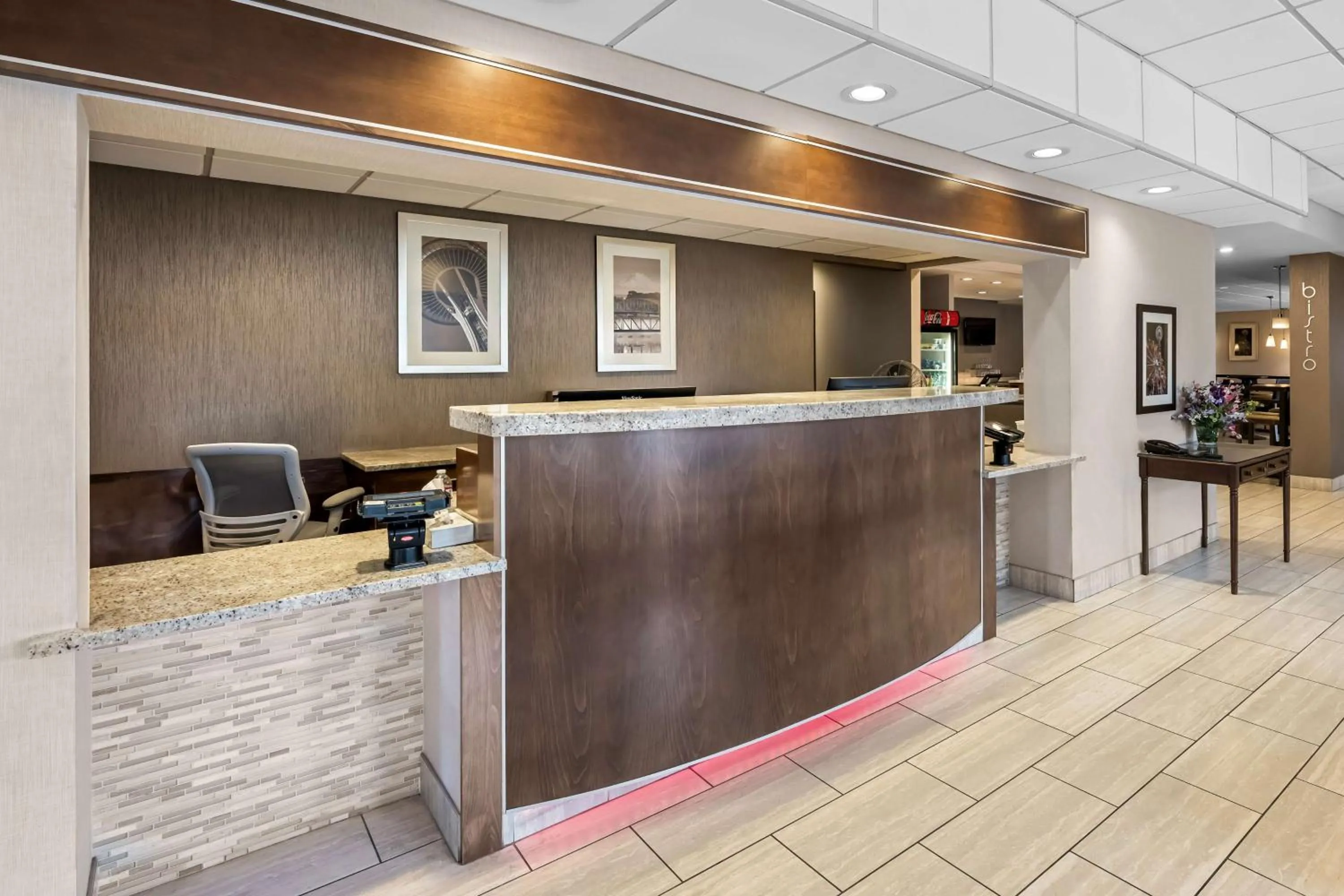 Lobby or reception in SureStay Hotel by Best Western SeaTac Airport North