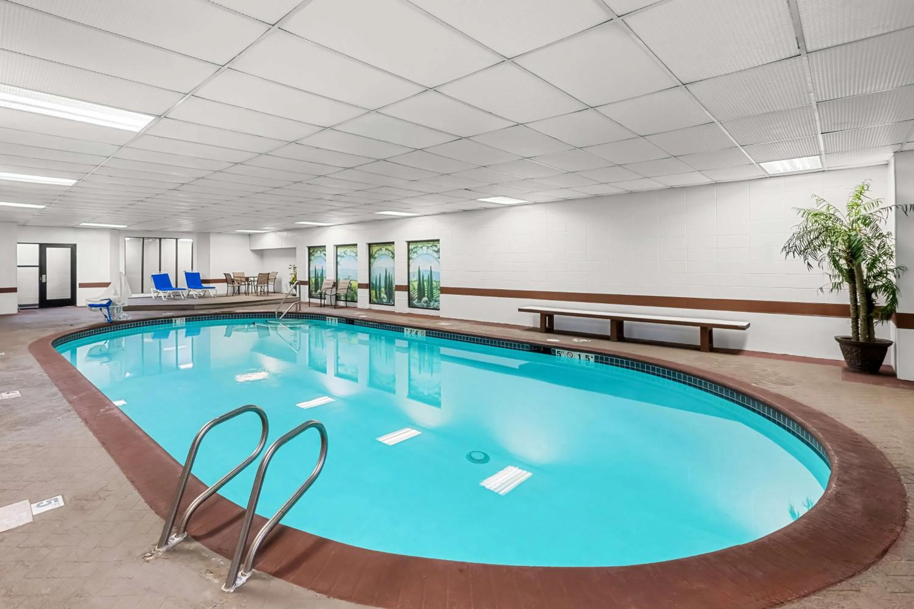 Pool view in SureStay Hotel by Best Western SeaTac Airport North