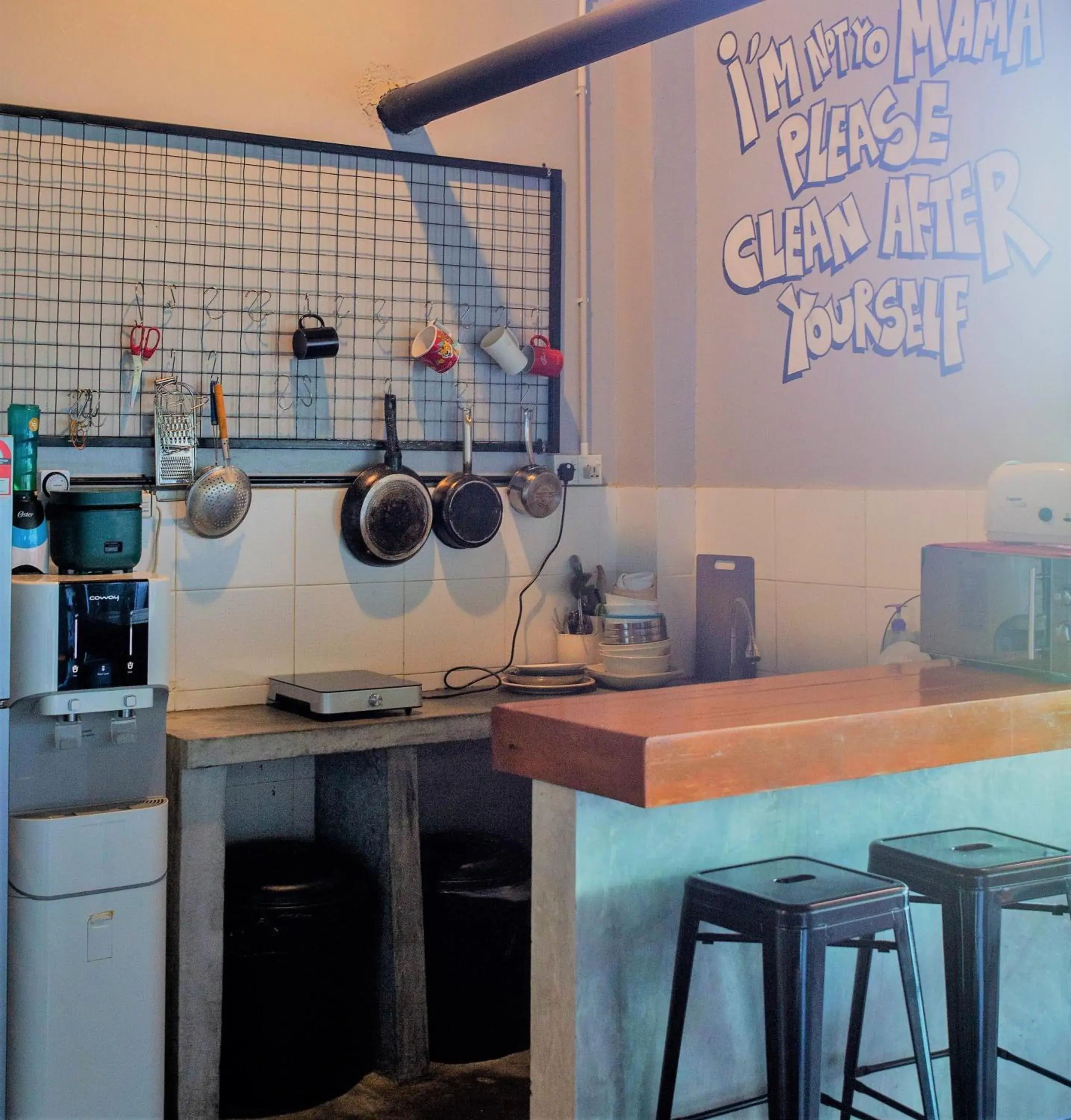 Communal kitchen in Bed Attitude Hostel Cenang Communal kitchen in Bed Attitude Hostel Cenang