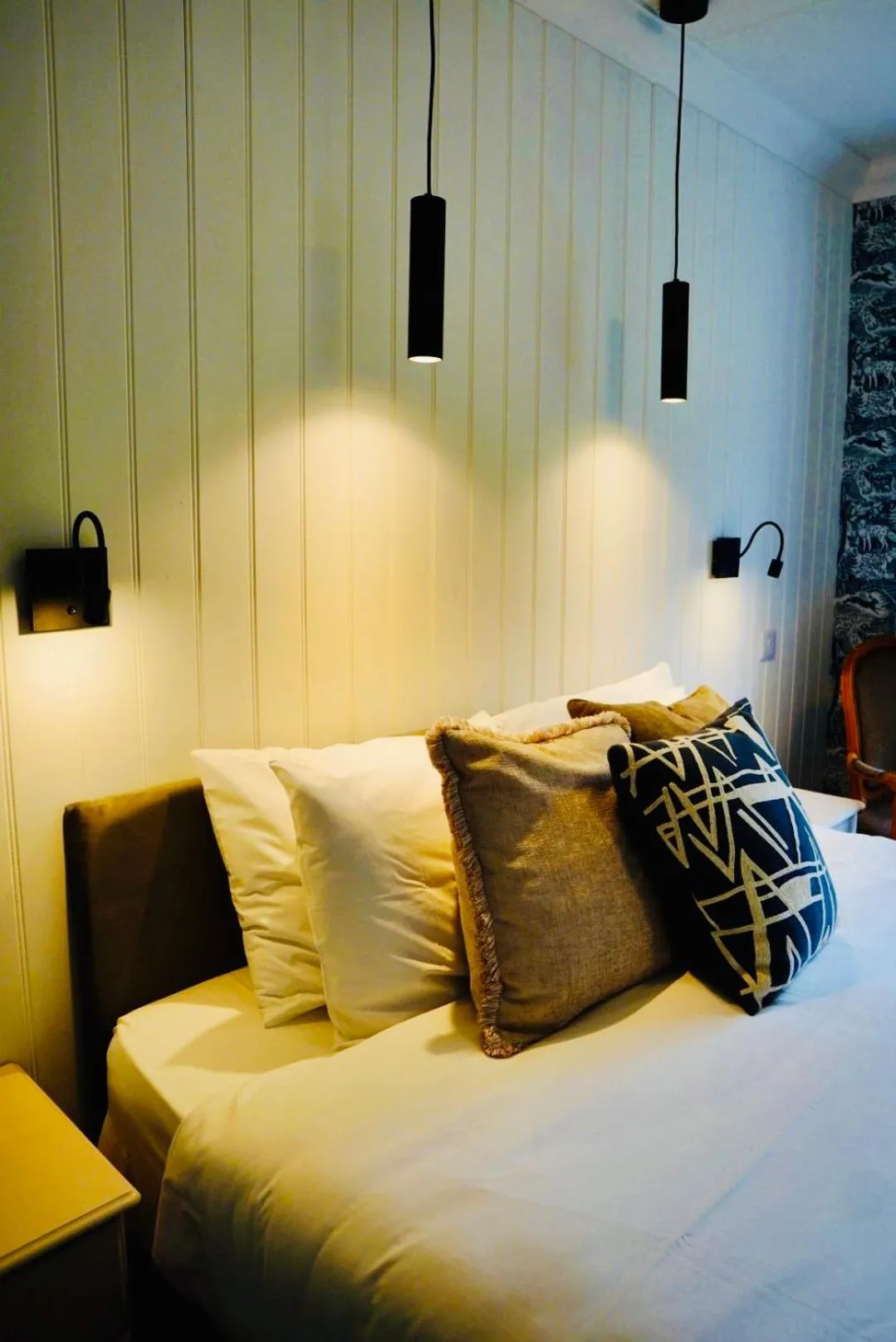 Bed in Lochnell Arms Hotel