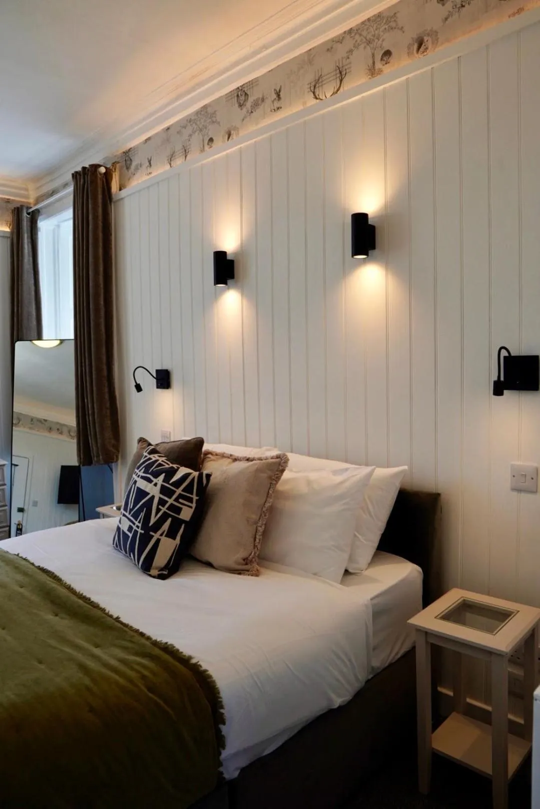 Bed in Lochnell Arms Hotel