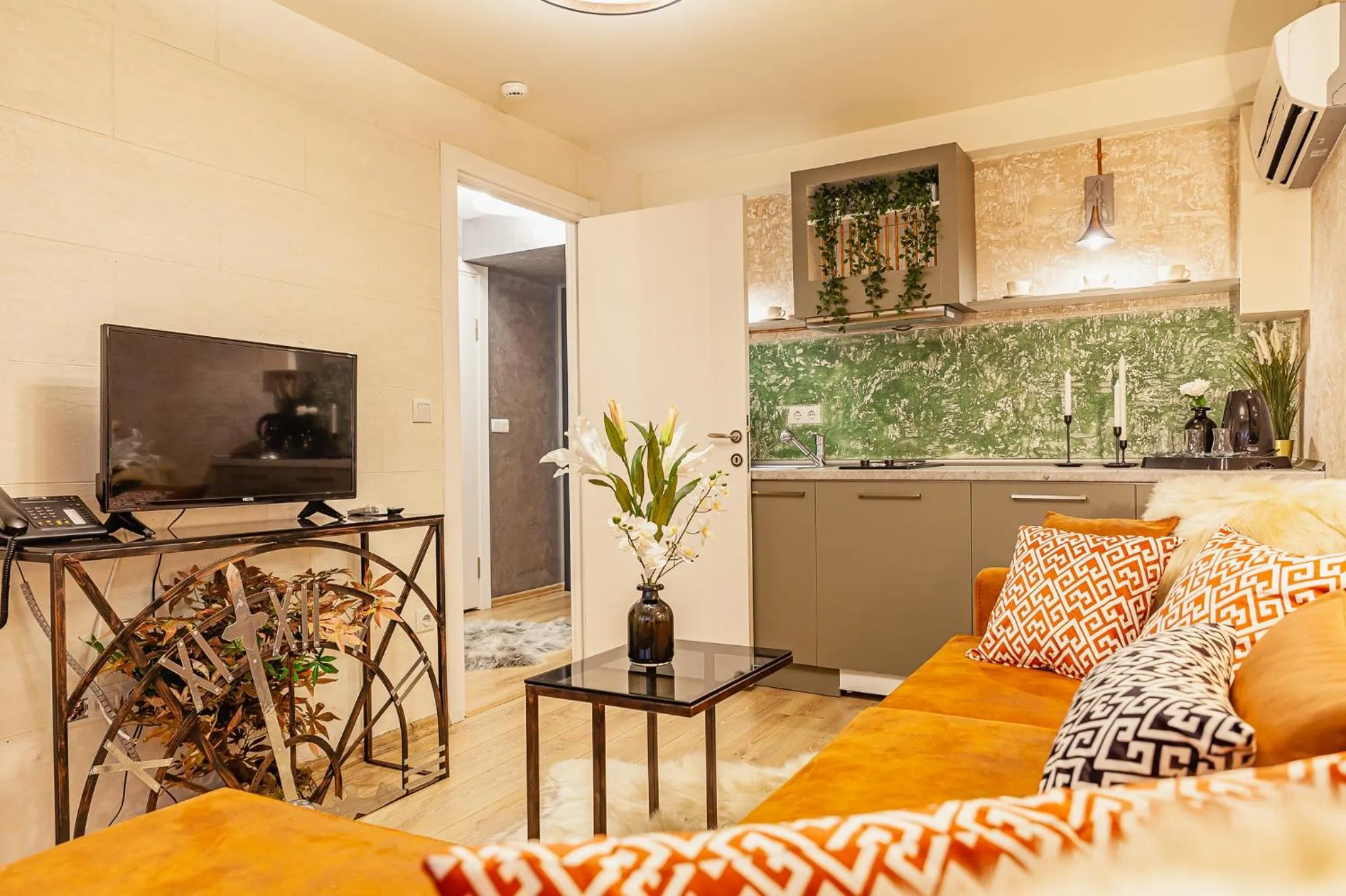 Communal lounge/ TV room in Lord Morgan & Exclusive Design Nişantaşı