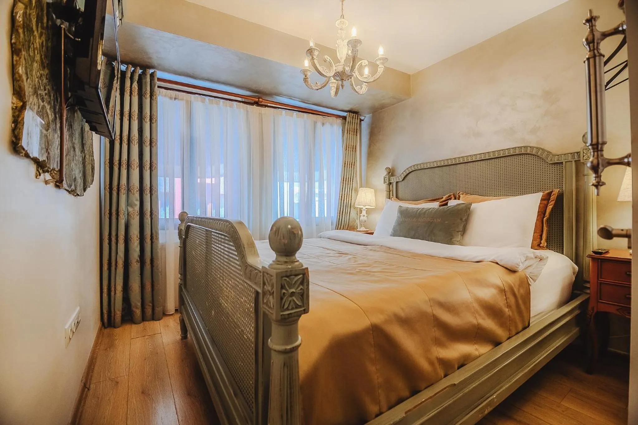 Bed in Lord Morgan & Exclusive Design Nişantaşı