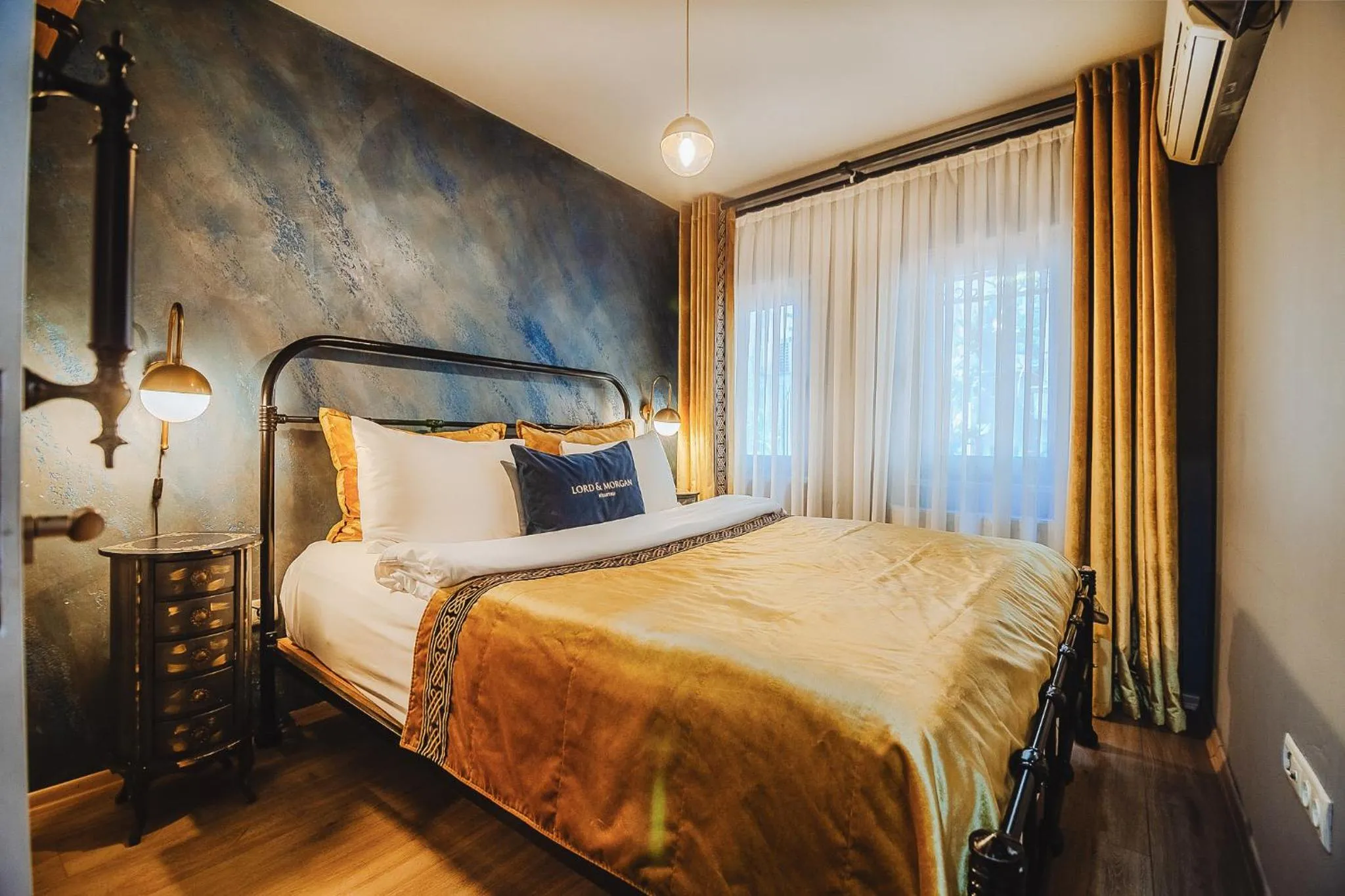 Bed in Lord Morgan & Exclusive Design Nişantaşı